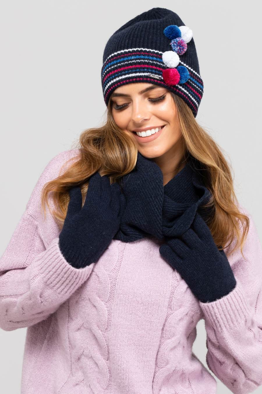 Czapka Damska, Model: Kolorado, Kolor: granatowy, Skład materiału: 80% Wełna; 20% Poliamid, Rozmiar: Uniwersalny (54-60) (Czapka Damska, zdjęcie 2)