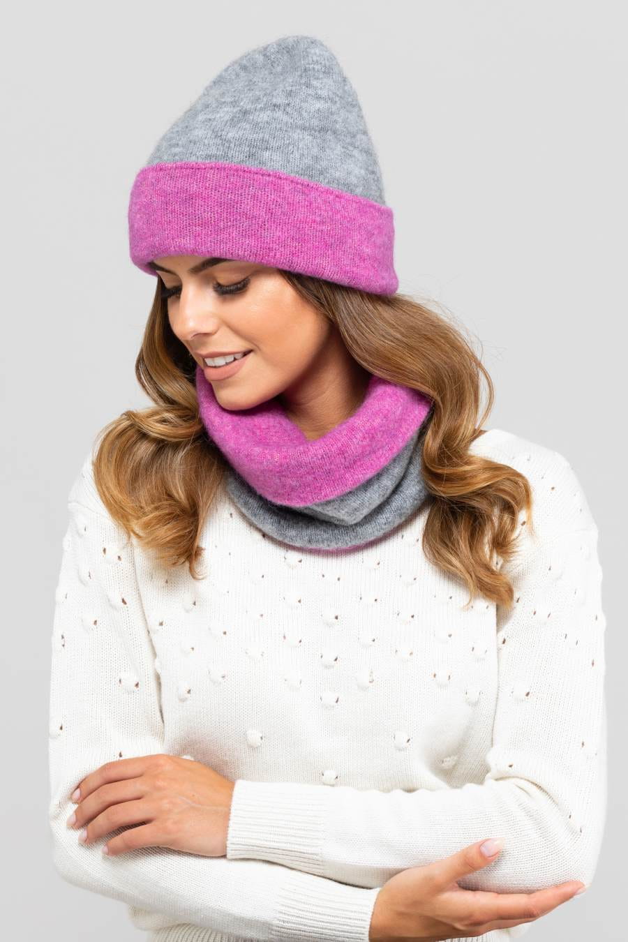 Detal czapki BILBAO, ukazujący miękką fakturę materiału i kolorystykę | KAMEA | Spironik.pl