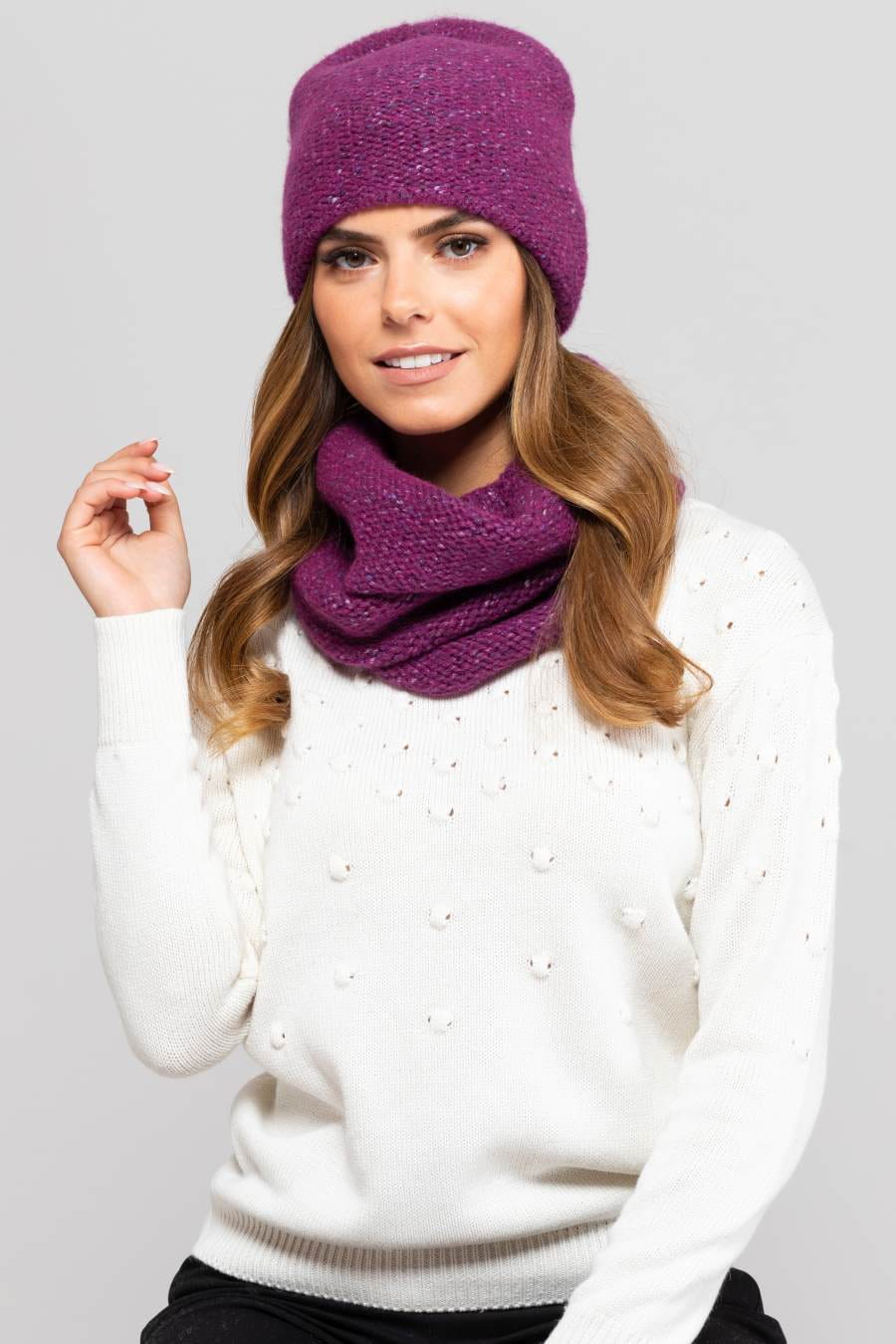 Czapki, Model: Badalona, Kolor: fuksja, Skład materiału: 41% Bawełna; 27% Poliakryl; 12% Wełna; 11% Poliamid; 5%  Poliester; 4% Lurex, Przeznaczenie: Jesień/Zima, Rozmiar: Uniwersalny (54-60) (Czapki, zdjęcie 2)