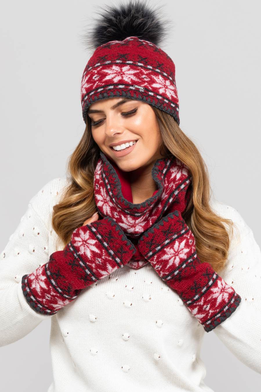 Czapka Damska, Model: Annapolis, Kolor: czerwony, Skład materiału: 52% Wełna; 25% Poliester; 23% Akryl, Przeznaczenie: Jesień/Zima, Rozmiar: Uniwersalny (54-60) (Czapka Damska, zdjęcie 3)