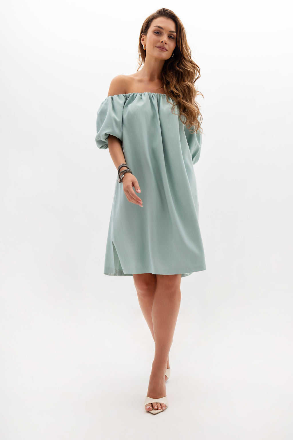 Sukienka hiszpanka w kolorze miętowym z gumą i kieszeniami, idealna na letnie dni | Bastet | Spironik.pl