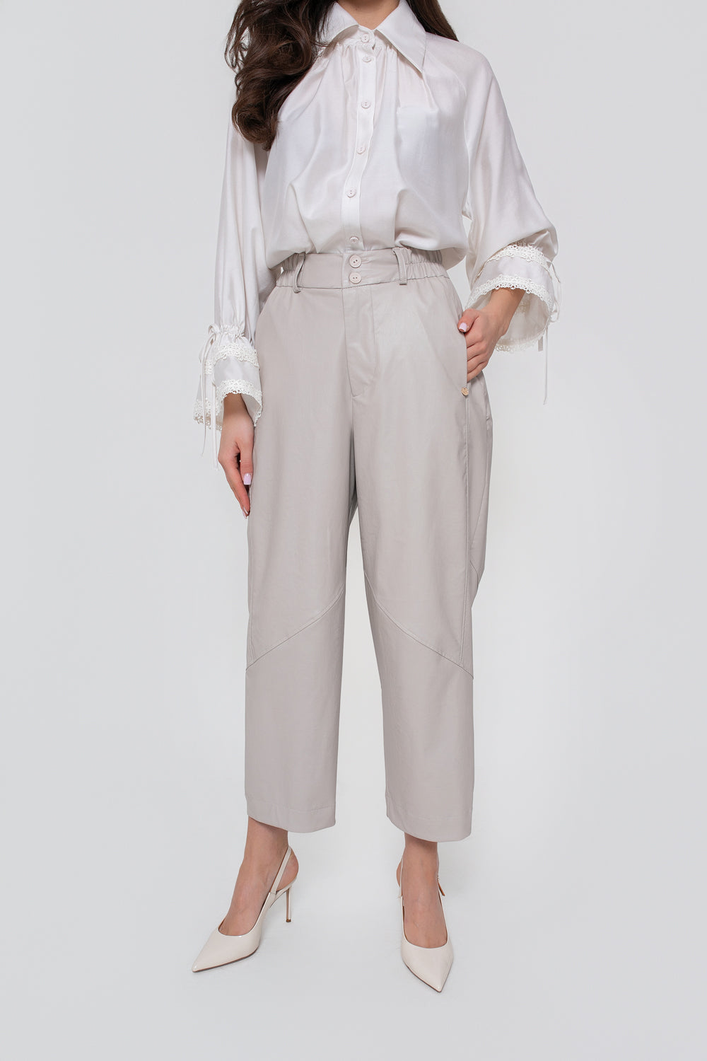 Dámské béžové kalhoty z eko kůže wide leg — zemité barvy 2026 | Spironik.pl