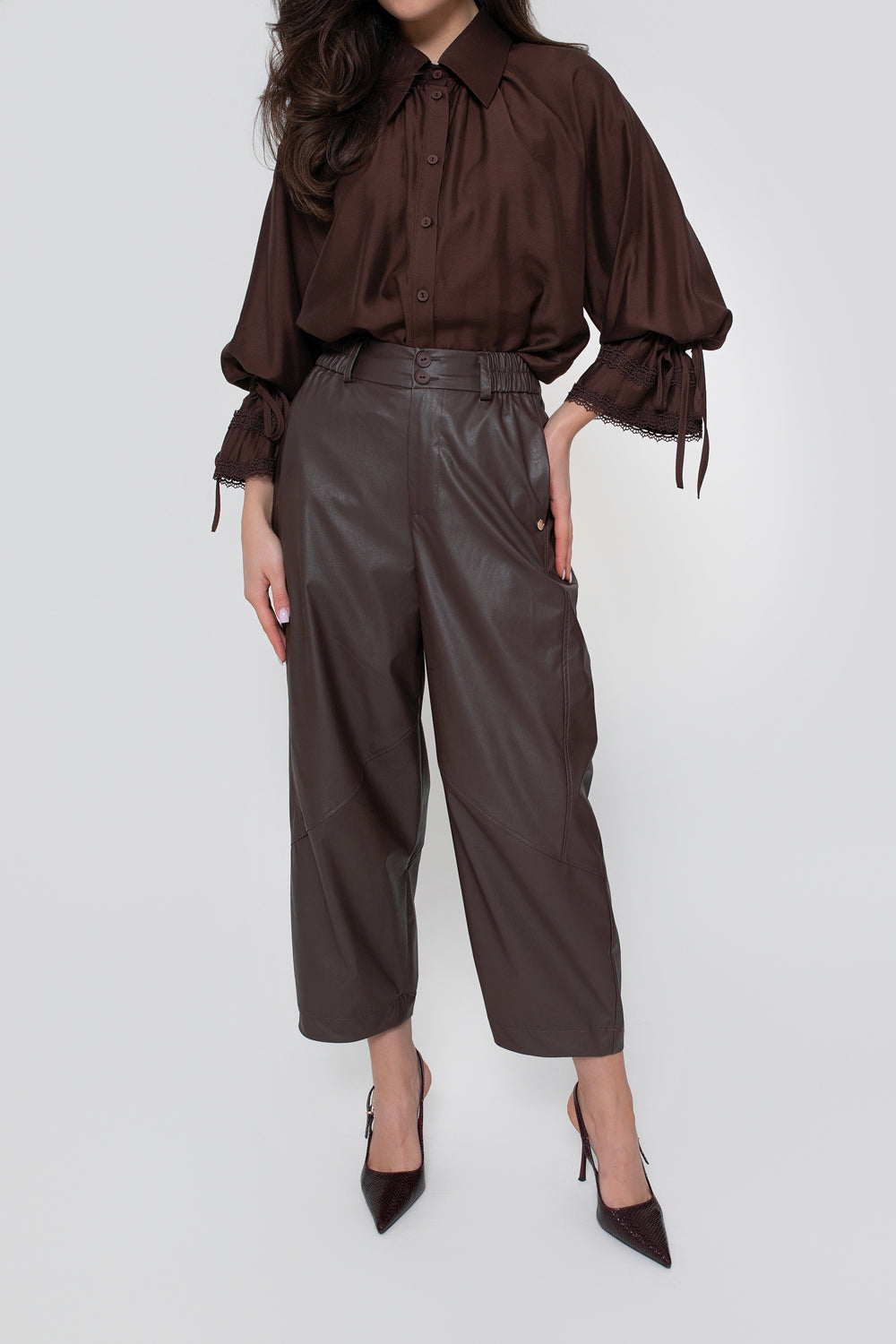 Dámské kalhoty z eko kůže v hnědé barvě, ideální pro každodenní i elegantní styly | Bastet | Spironik.pl