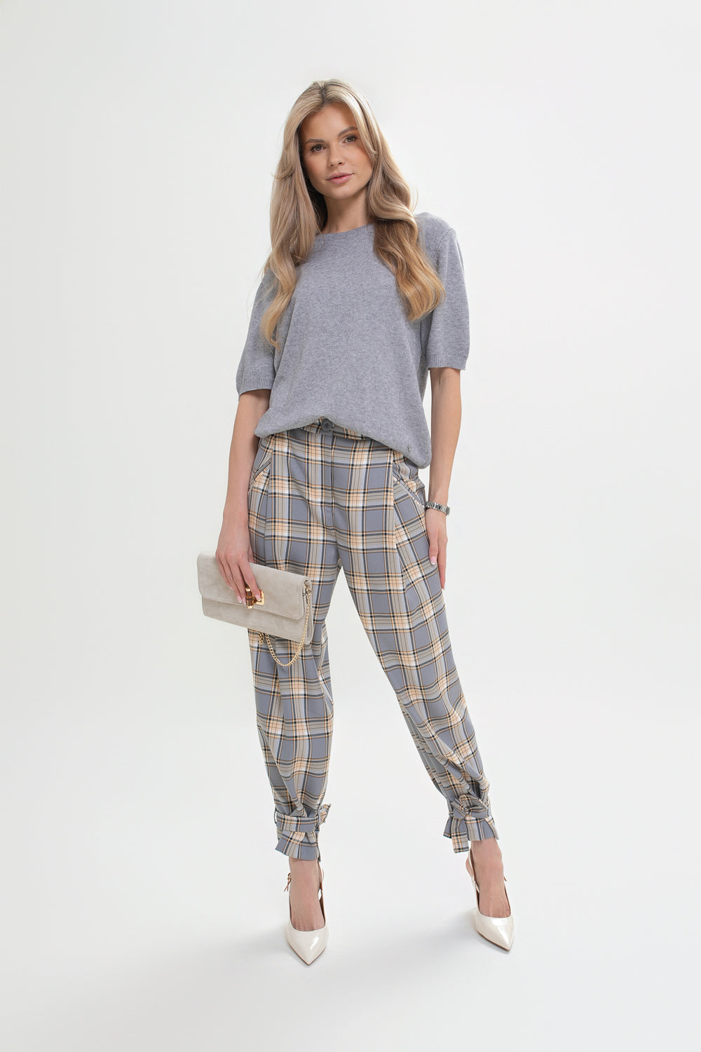 Elegantní kalhoty s kostkovaným vzorem a záhybem, šedé, s nastavitelným spodkem a praktickými kapsami | Bastet | Spironik.pl