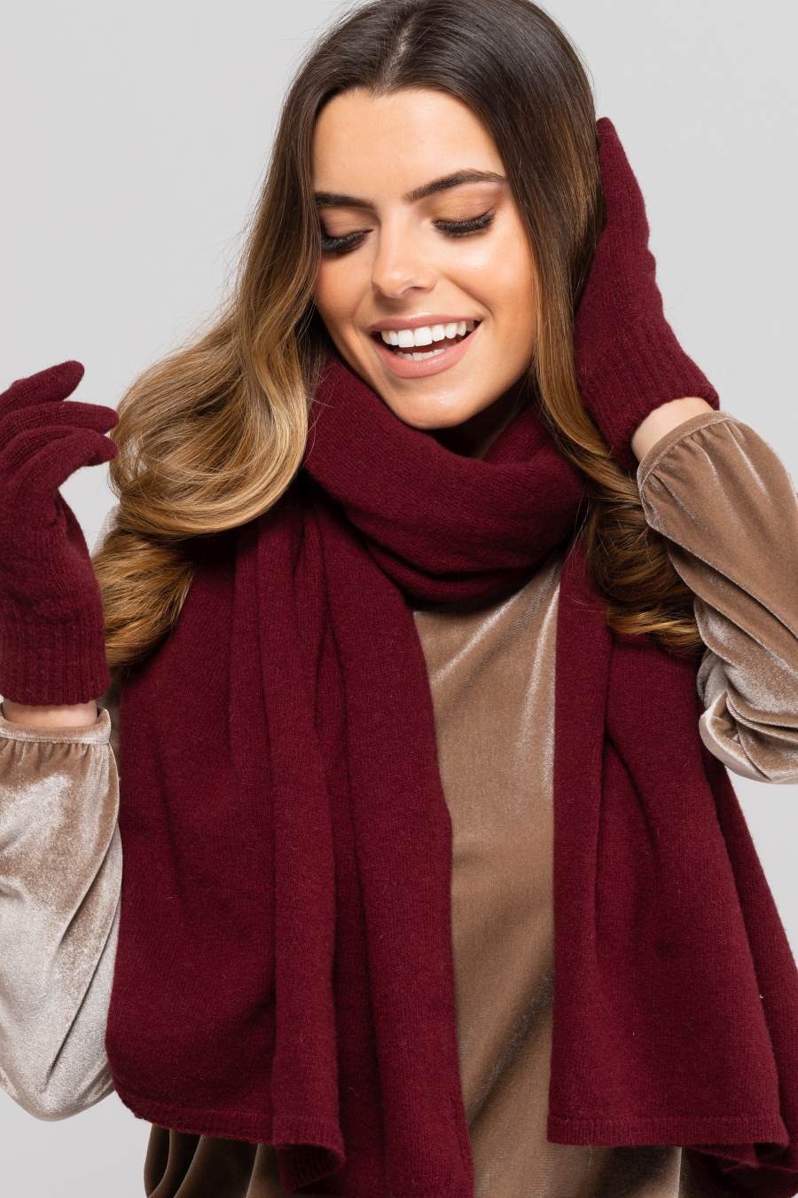 Model: Szalik-01, Kolor: bordowy, Skład materiału: 80% Wełna; 20% Poliamid, Przeznaczenie: Jesień/Zima, Wymiary(długość/szerokość): 180cm/65cm