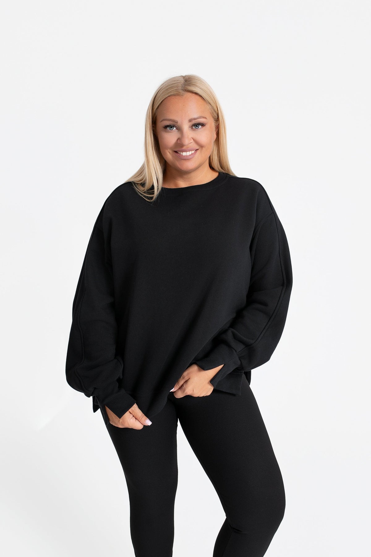 MIRA Bluza dresowa damska z bawełny. Kolor Czarny