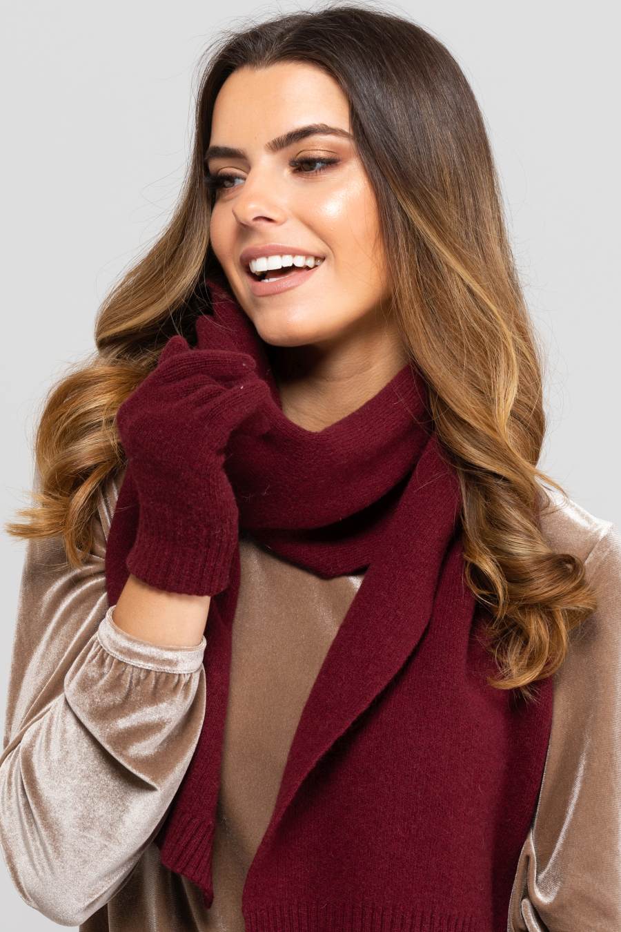 Model: Szalik-02, Kolor: bordowy, Skład materiału: 80% Wełna; 20% Poliamid, Przeznaczenie: Jesień/Zima, Wymiary(długość/szerokość): 160cm/25cm
