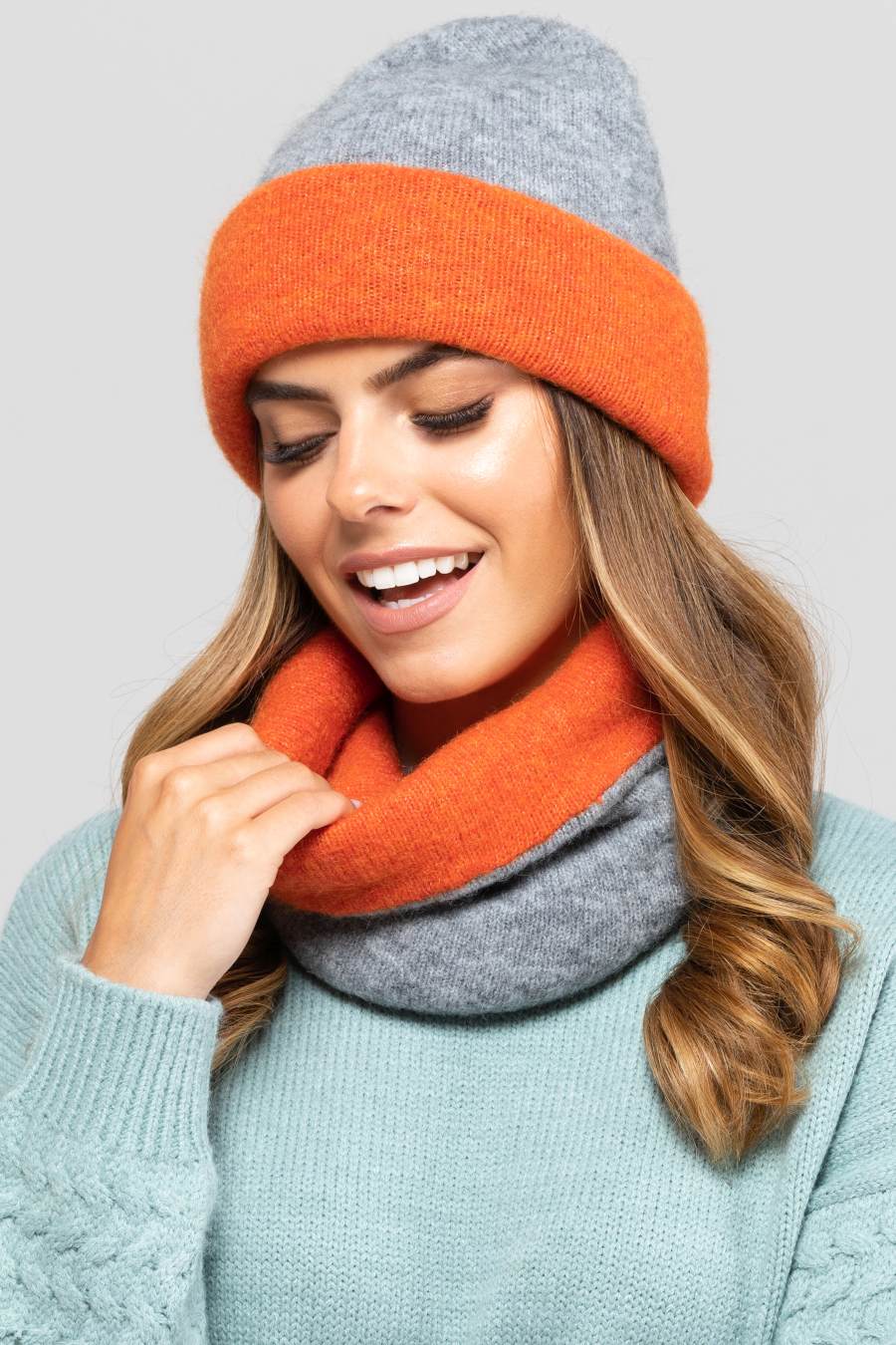 Czapki, Model: Bilbao, Kolor: rudy, Skład materiału: 45% Poliamid; 15% Merynos Wełna; 14% Poliester; 12% Kid Moher; 12% Wiskoza; 2% Elastan, Przeznaczenie: Jesień/Zima, Rozmiar: Uniwersalny (54-60) (Czapki, zdjęcie 5)