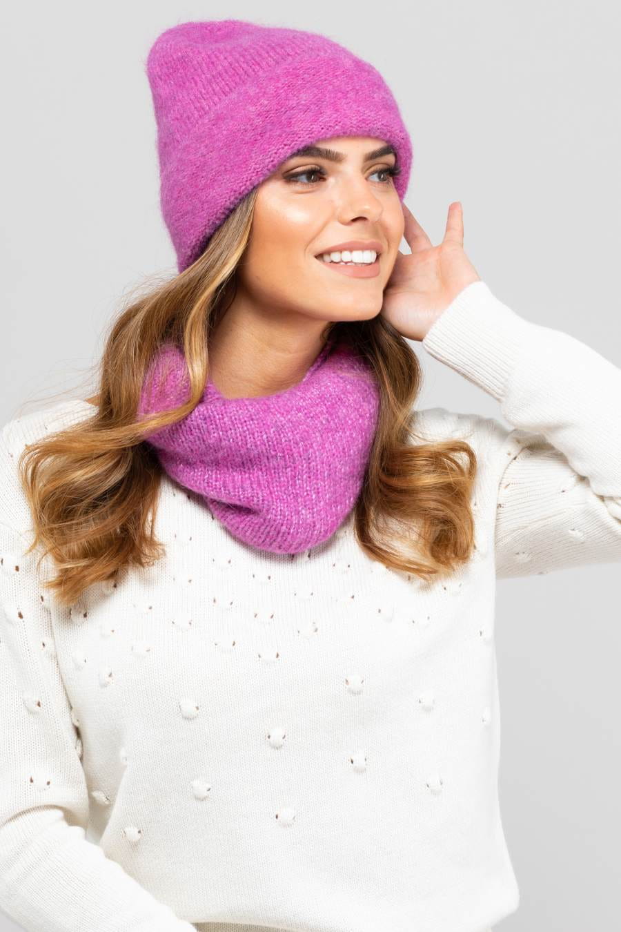 Czapki, Model: Kalifornia, Kolor: różowy, Skład materiału: 45% Poliamid; 15% Merynos Wełna; 14% Poliester; 12% Kid Moher; 12% Wiskoza; 2% Elastan, Przeznaczenie: Jesień/Zima, Rozmiar: Uniwersalny (54-60) (Czapki, zdjęcie 2)