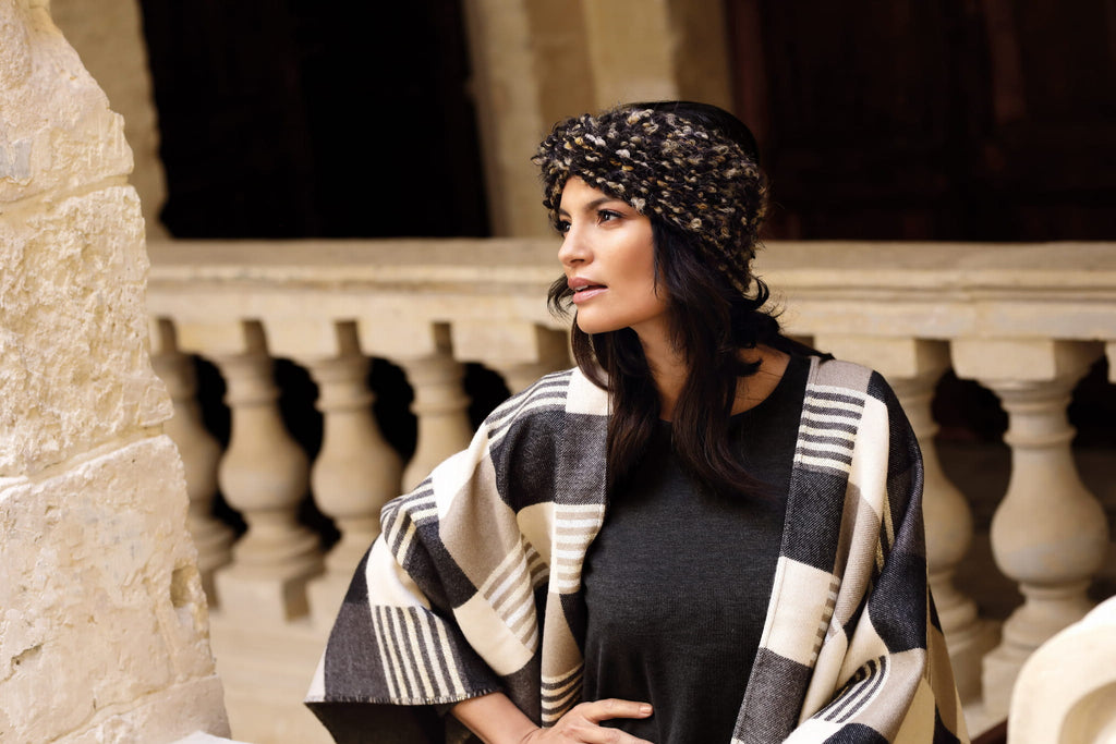 Opaska Damska, Model: Carini-Opaska, Kolor: czarny, Skład materiału: 50% Wełna; 35% Poliamid; 15% Poliester; Podszewka: 100% Poliester, Przeznaczenie: Jesień/Zima, Rozmiar: Uniwersalny (54-60) (Opaska Damska, zdjęcie 3)