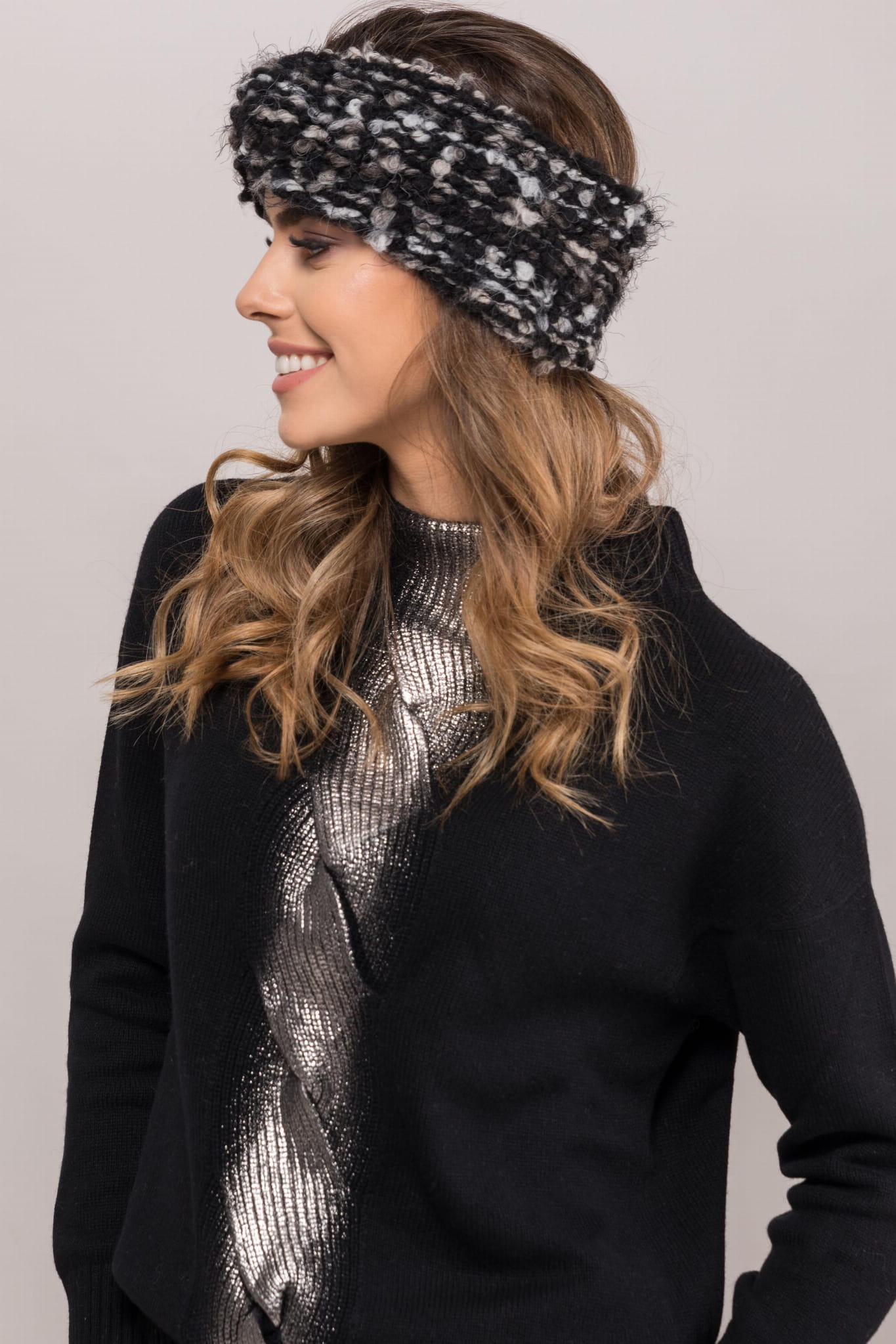 Opaska Damska, Model: Carini-Opaska, Kolor: grafitowy, Skład materiału: 50% Wełna; 35% Poliamid; 15% Poliester; Podszewka: 100% Poliester, Przeznaczenie: Jesień/Zima, Rozmiar: Uniwersalny (54-60) (Opaska Damska, zdjęcie 3)