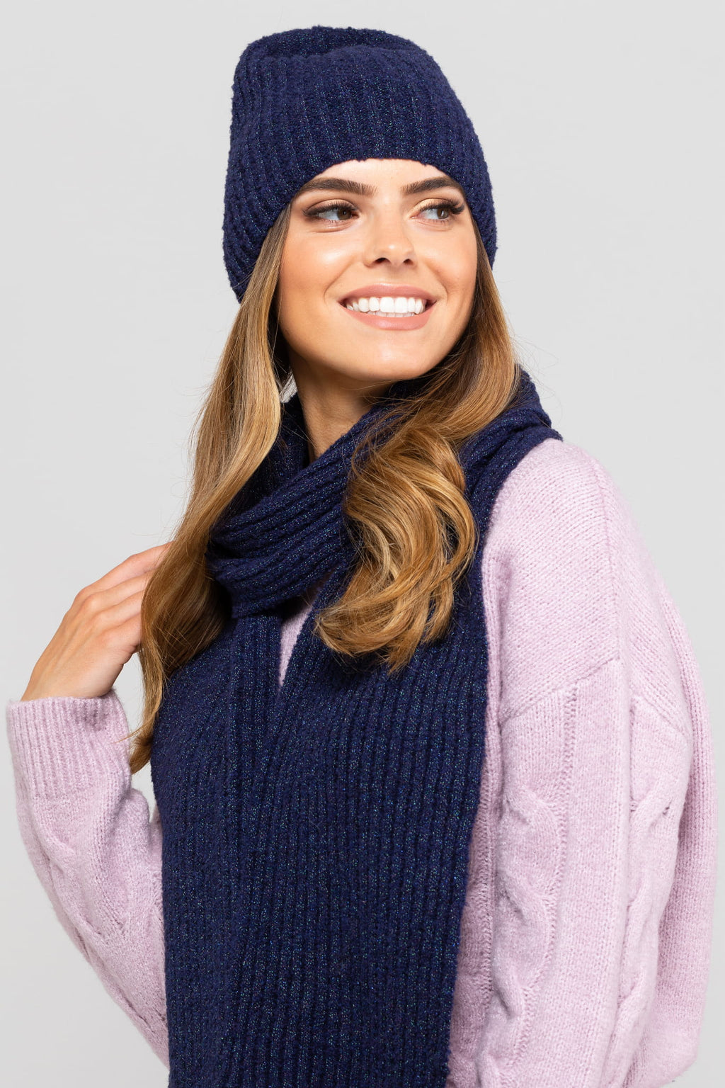 Model: Kadyks-Szalik, Kolor: granatowy, Skład materiału: 46% Poliakryl; 22% Poliester; 12% Poliamid; 10% Wełna; 5% Alpaka; 4% Poliester Metalik; 1% Elastan