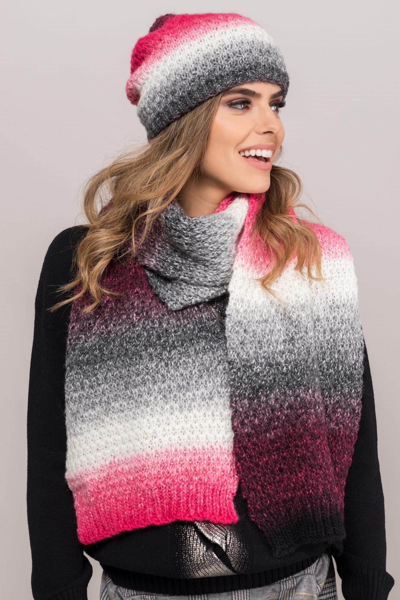 Czapki, Model: New York, Kolor: malinowy, Skład materiału: 55% Poliakryl; 25% Wełna; 20% Alpaka, Rozmiar: Uniwersalny (54-60) (Czapki, zdjęcie 2)