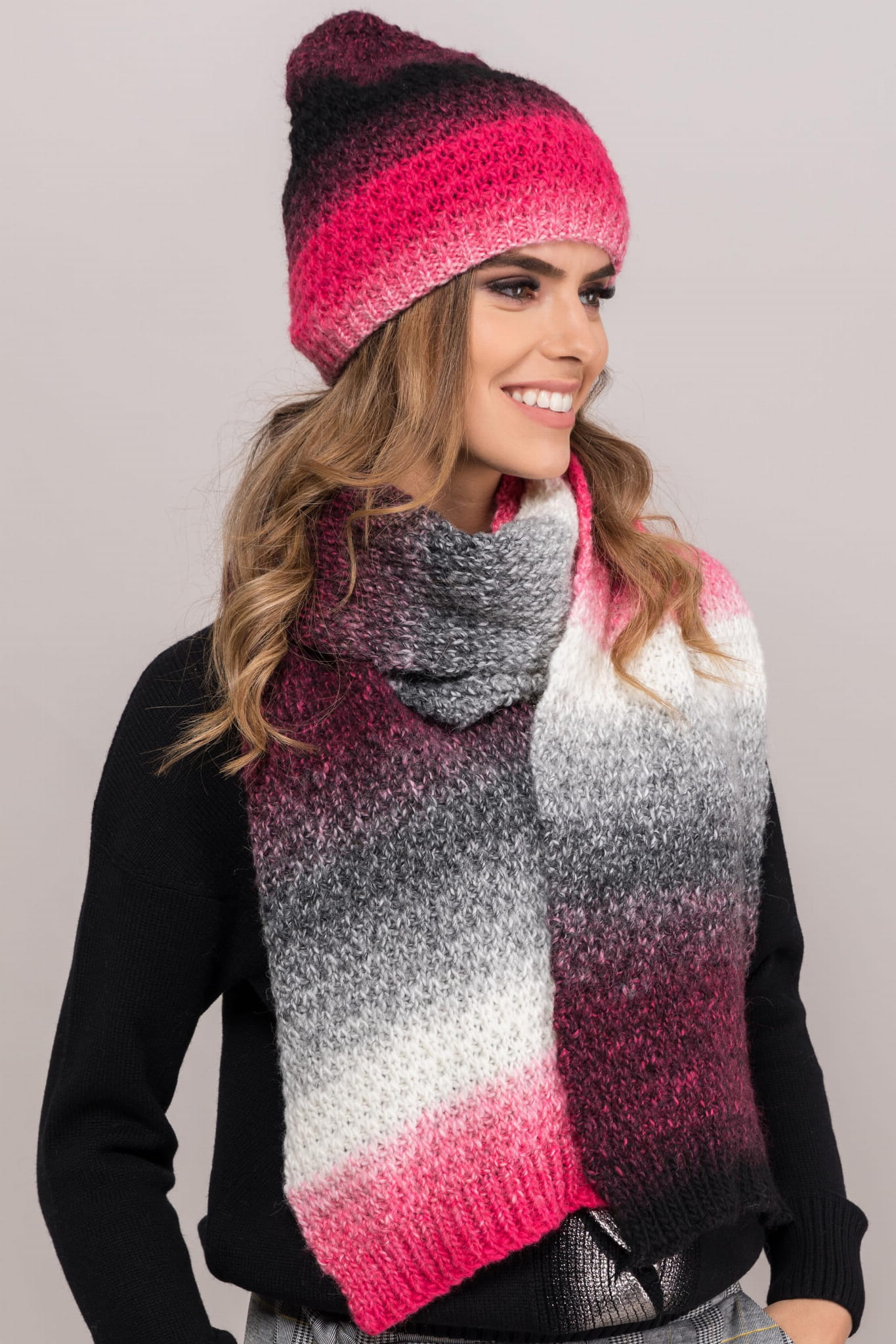 Czapki, Model: New York, Kolor: malinowy, Skład materiału: 55% Poliakryl; 25% Wełna; 20% Alpaka, Rozmiar: Uniwersalny (54-60) (Czapki, zdjęcie 3)