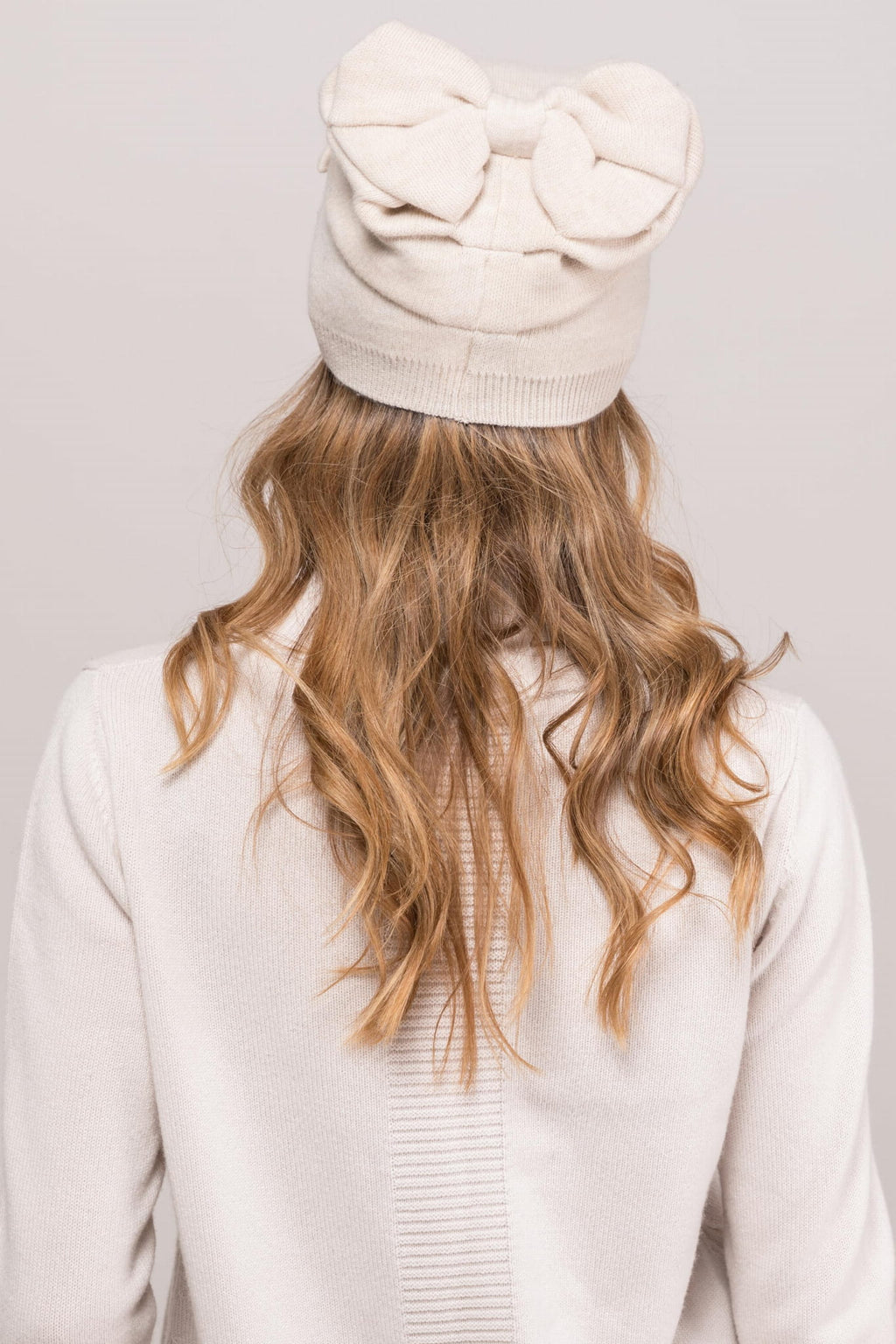 Czapka Damska, Model: Renata, Kolor: beżowy, Skład materiału: 50% Wełna; 20% Alpaka; 20% Akryl; 10% Moher, Rozmiar: Uniwersalny (54-60) (Czapka Damska, zdjęcie 3)