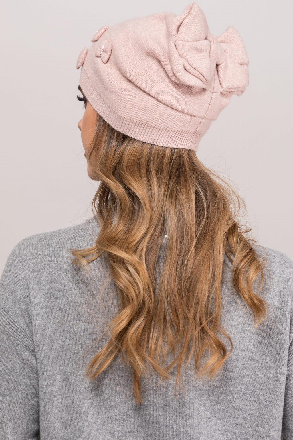 Czapka Damska, Model: Renata, Kolor: różowy, Skład materiału: 50% Wełna; 20% Alpaka; 20% Akryl; 10% Moher, Rozmiar: Uniwersalny (54-60) (Czapka Damska, zdjęcie 3)