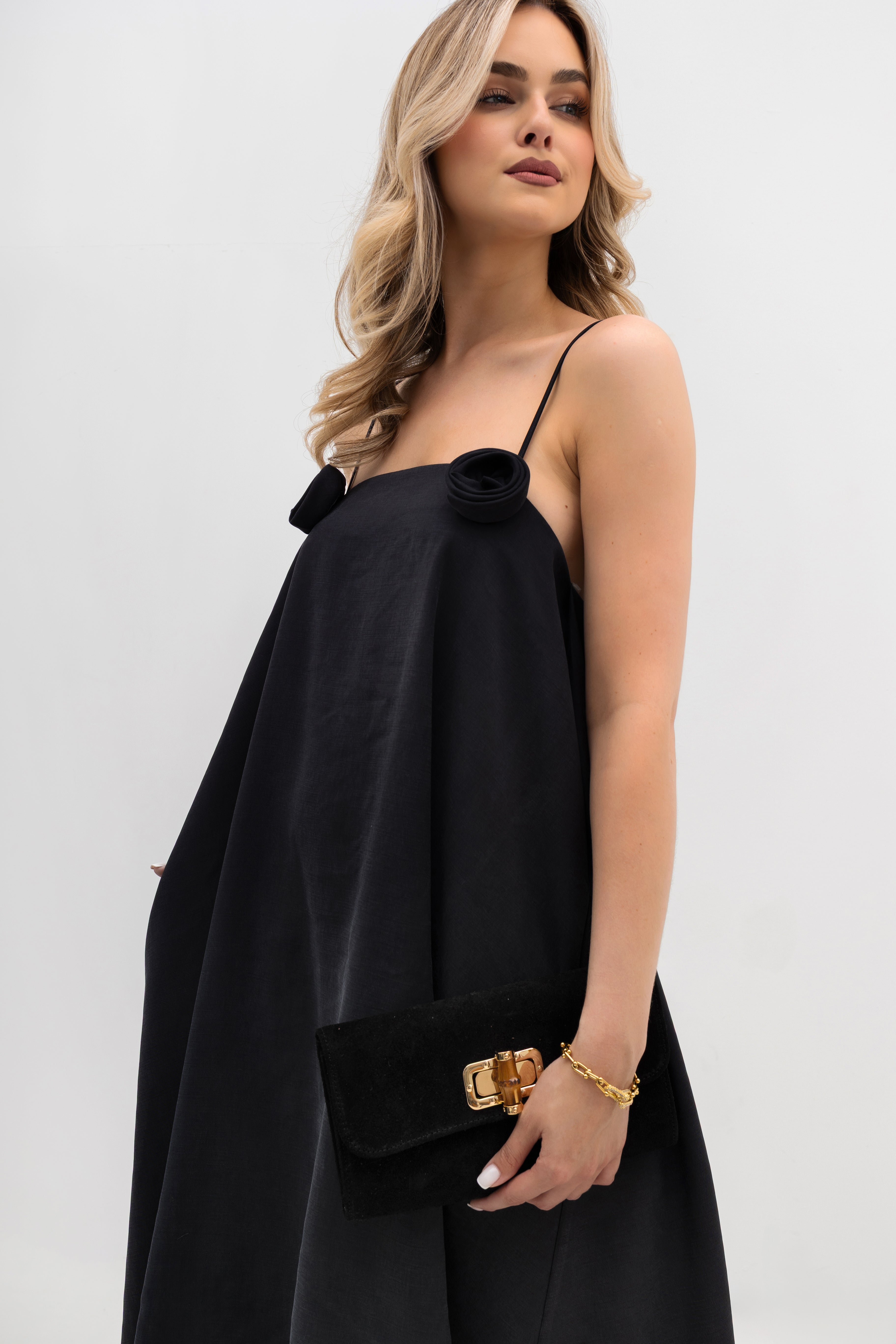 Włoska torebka zamszowa z miękkiego materiału, idealna na specjalne okazje | Bastet | Spironik.pl