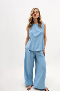 A fitted sleeveless top with a round neckline – elegant minimalism. Color: Sky Blue
