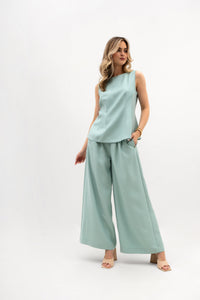 A fitted sleeveless top with a round neckline – elegant minimalism. Color: Mint
