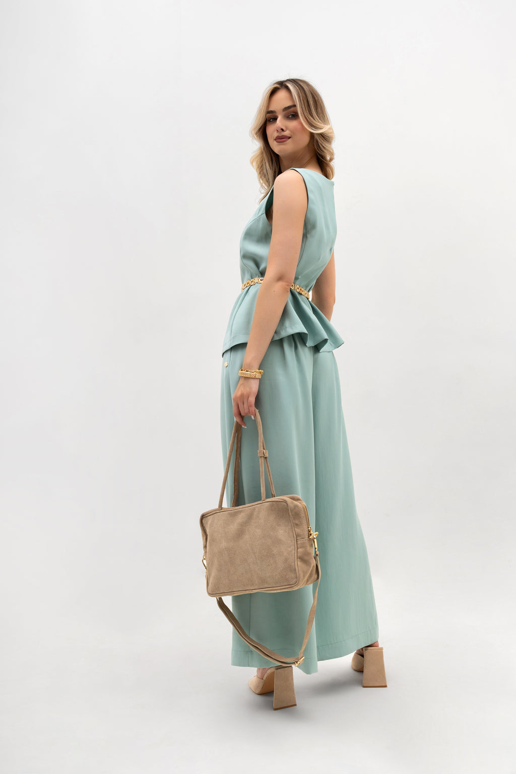 Pojemna torba zamszowa, która pomieści laptopa, dokumenty i inne akcesoria | Bastet | Spironik.pl