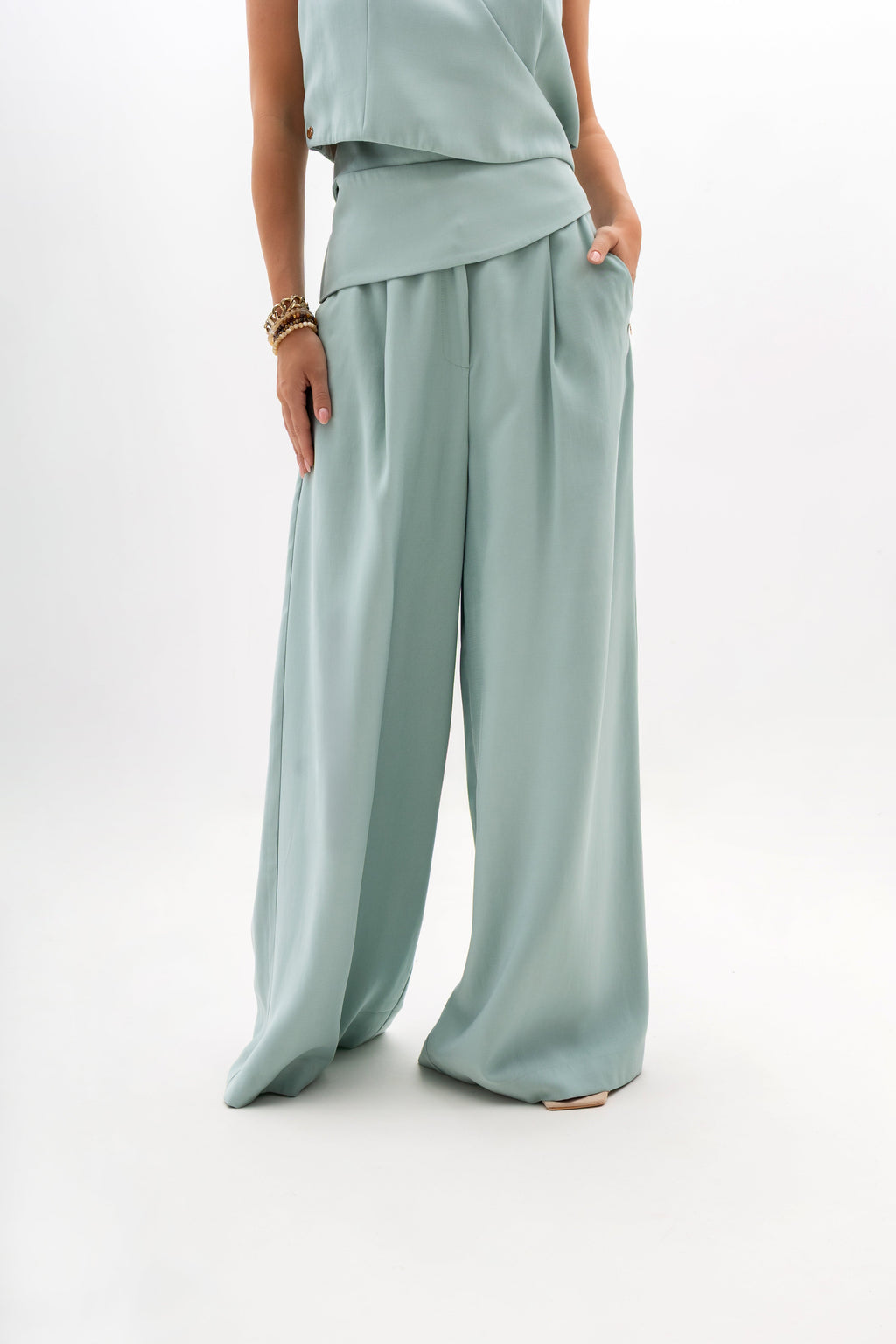 Eleganckie spodnie palazzo z wysokim stanem, idealne do biura i na uroczystości | Bastet | Spironik.pl