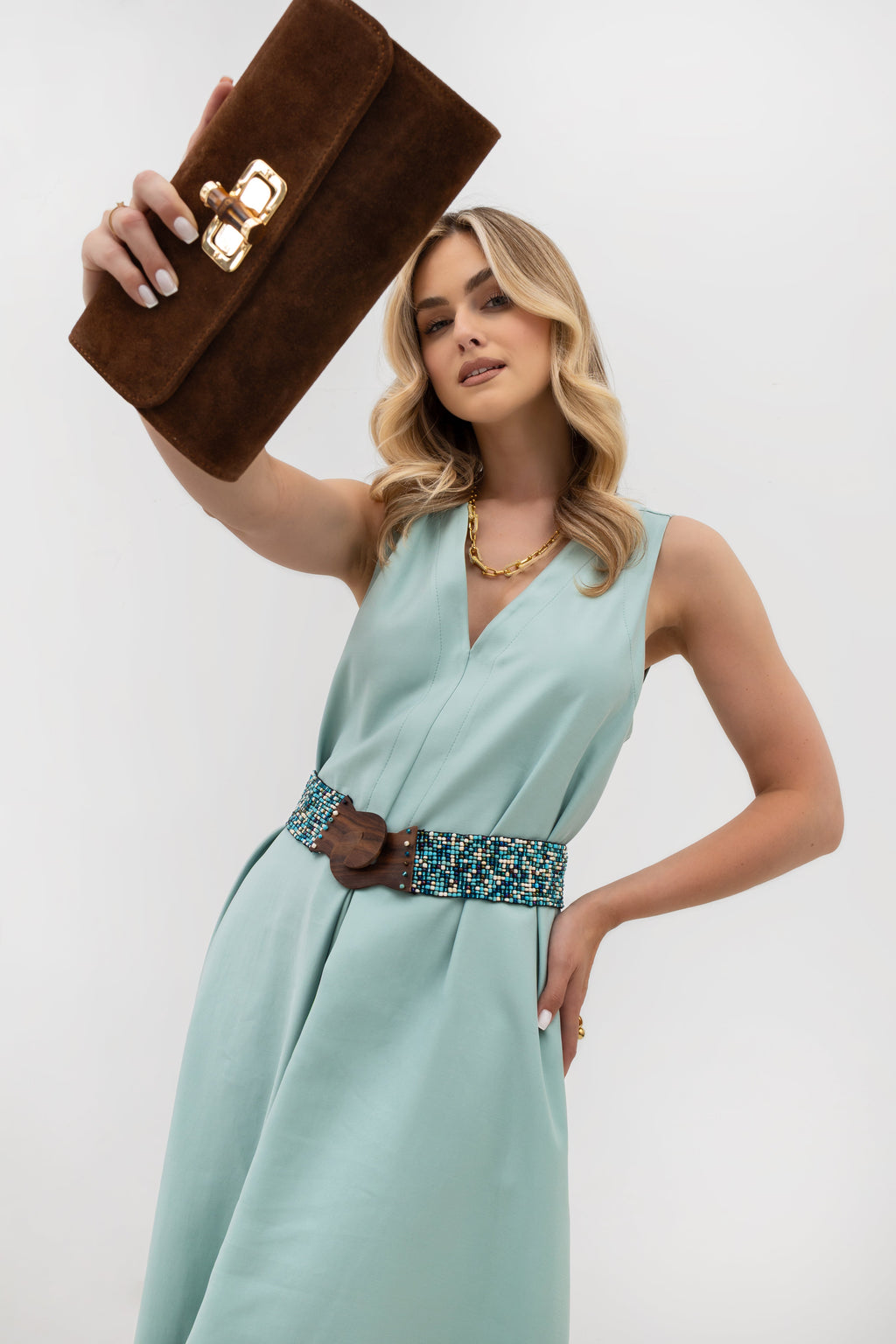 Elegancka torebka zamszowa z oryginalnym bambusowym zapięciem w złotej ramce | Bastet | Spironik.pl