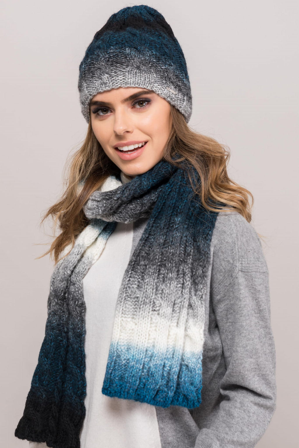 Detal ciepłej czapki New Jersey, ukazujący materiał z wełny i alpaki oraz tonalne przejścia kolorystyczne | KAMEA | Spironik.pl