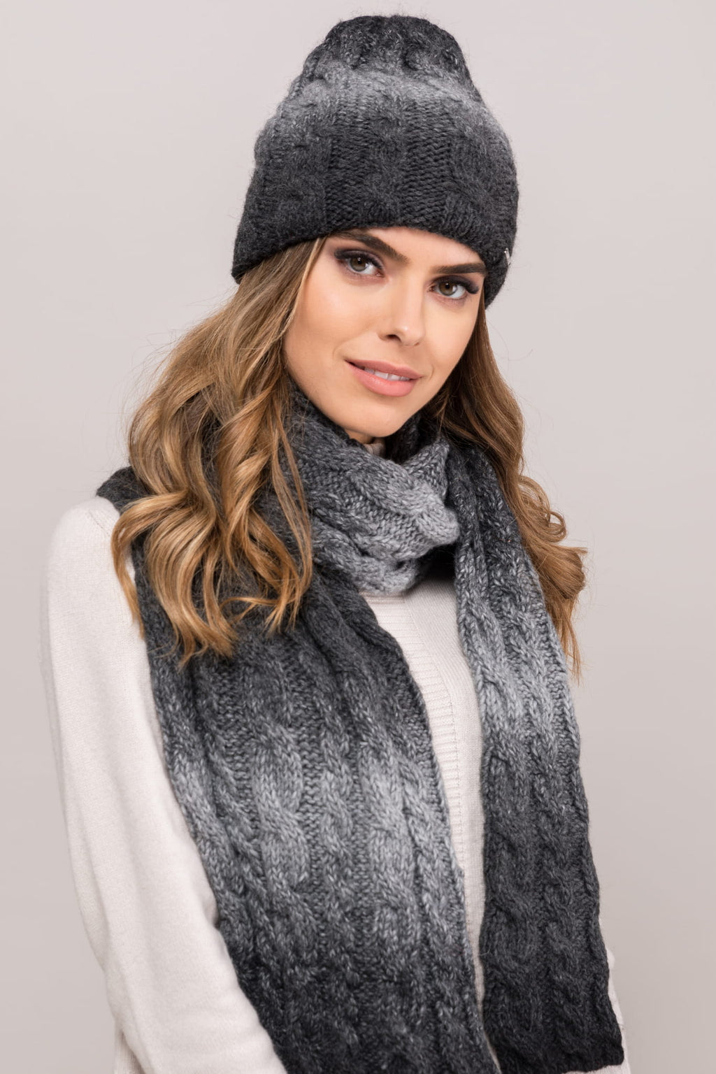 Detal czapki New Jersey ukazujący wysokiej jakości materiał z wełny alpaki i ocieplającą podszewkę | KAMEA | Spironik.pl