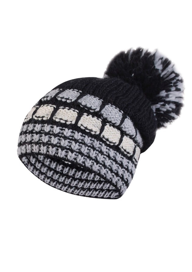 Czapka AMANDA na modelce, uniwersalny rozmiar 54-60, doskonała do codziennych stylizacji w zimowej aurze | KAMEA | Spironik.pl