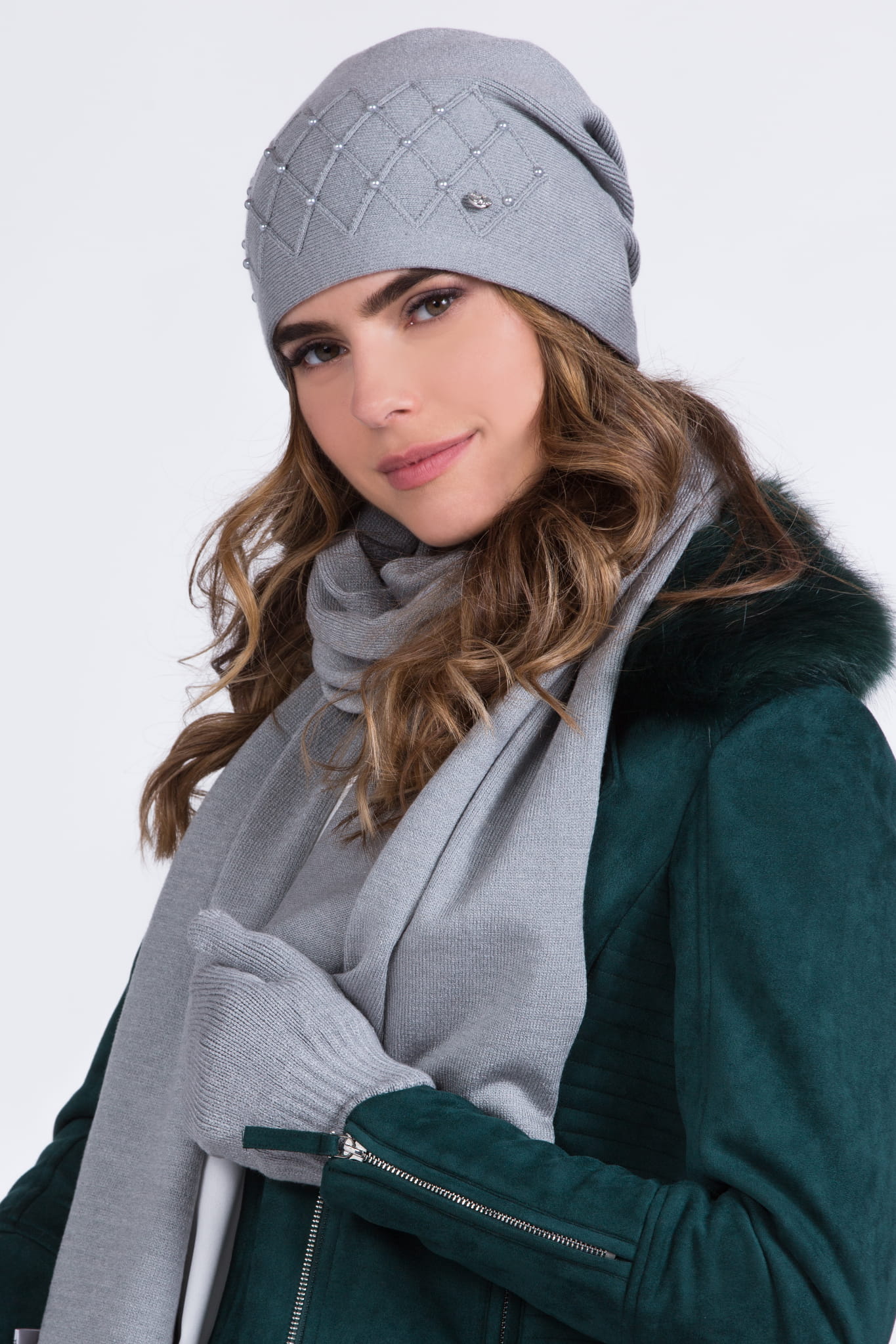 Czapka Damska, Model: Rena, Kolor: szary, Skład materiału: 40% Akryl; 25% Wiskoza; 20% Wełna; 15% Elastan, Rozmiar: Uniwersalny (54-60) (Czapka Damska, zdjęcie 2)