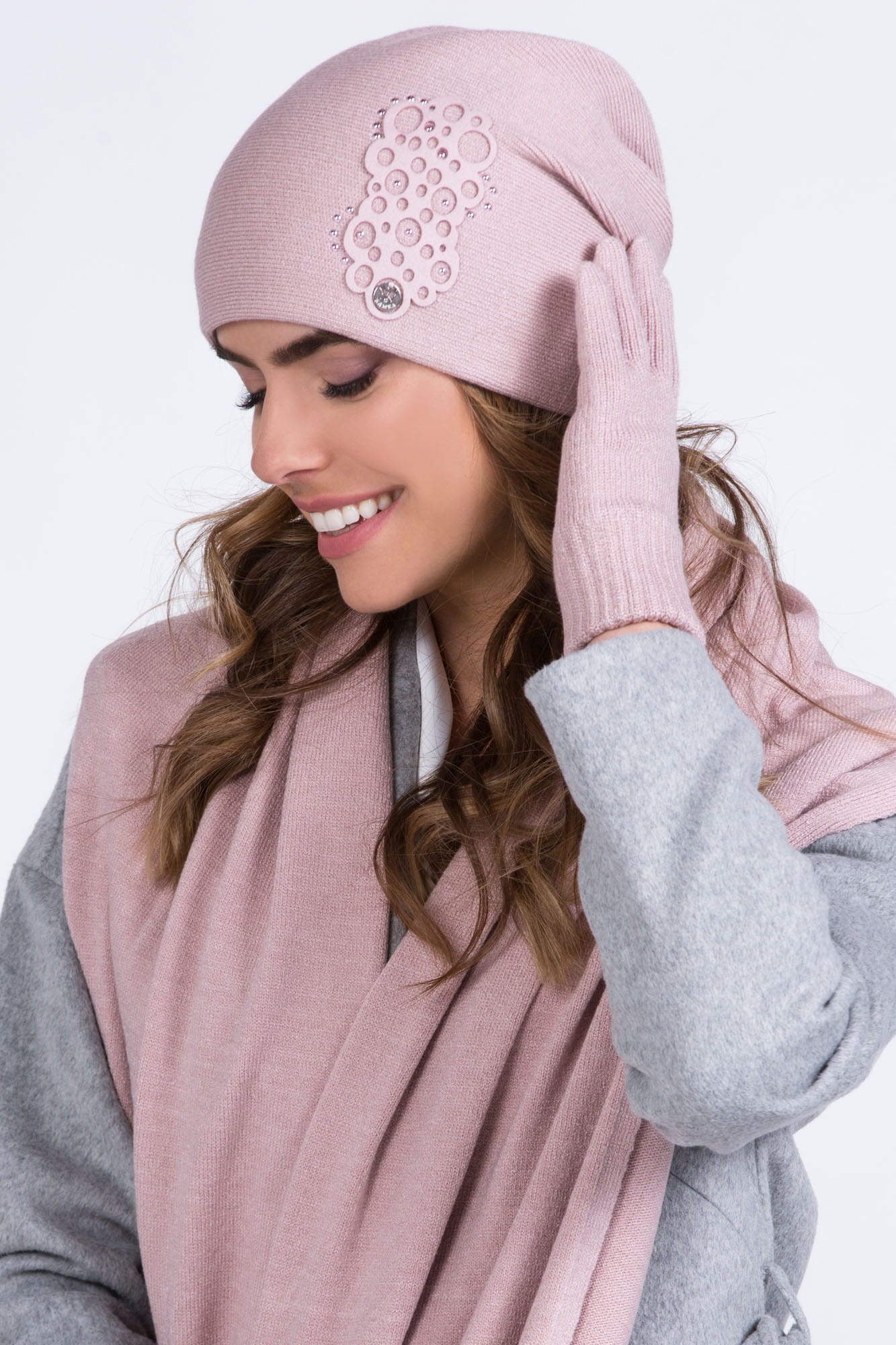 Klasyczna czapka SERENA w kolorze różowym, z ocieplającą podszewką i zaszewkami dla lepszego dopasowania | KAMEA | Spironik.pl