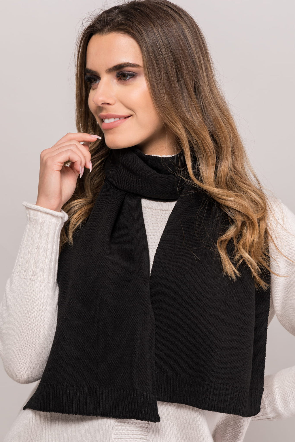 Model: Szalik-06, Kolor: czarny, Skład materiału: 50% Akryl; 30% Wełna; 20% Poliamid