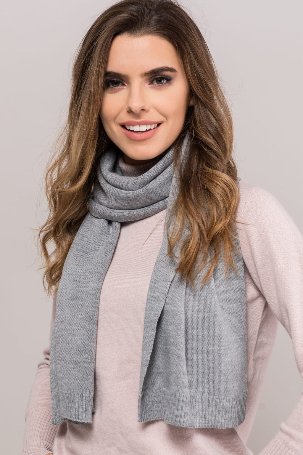 Model: Szalik-06, Kolor: szary, Skład materiału: 50% Akryl; 30% Wełna; 20% Poliamid