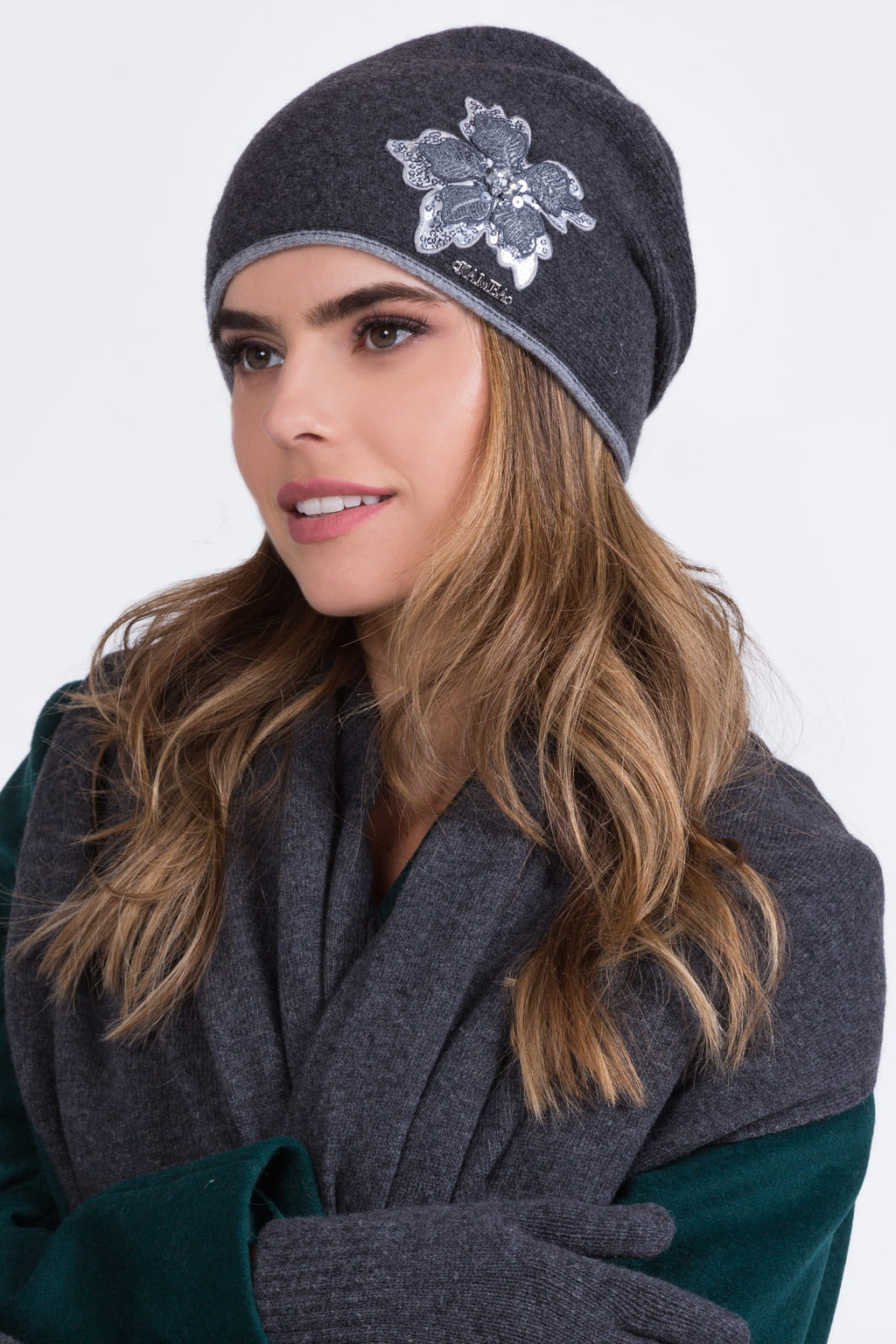 Czapka Damska, Model: Panama, Kolor: grafitowy-b, Skład materiału: 80% Wełna; 20% Poliamid, Przeznaczenie: Jesień/Zima, Rozmiar: Uniwersalny (54-60) (Czapka Damska, zdjęcie 2)