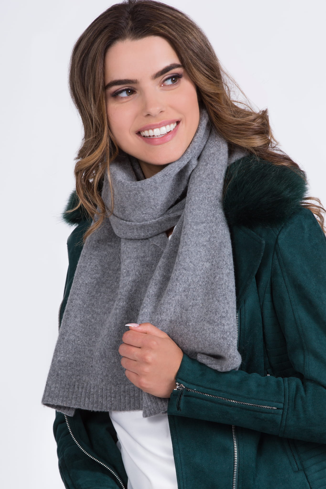 Model: Szalik-02, Kolor: srebrny, Skład materiału: 80% Wełna; 20% Poliamid, Przeznaczenie: Jesień/Zima, Wymiary(długość/szerokość): 160cm/25cm