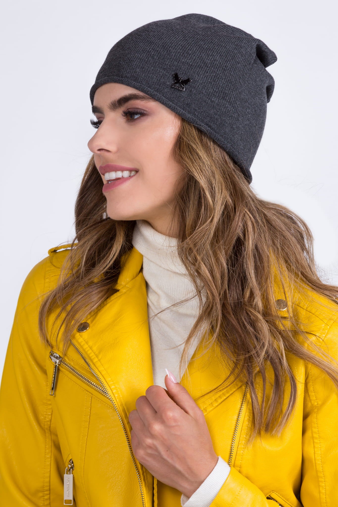 Grafitowa czapka TALULA z wiskozy, uniwersalny rozmiar, idealna dla alergików, z klasycznym kształtem | KAMEA | Spironik.pl