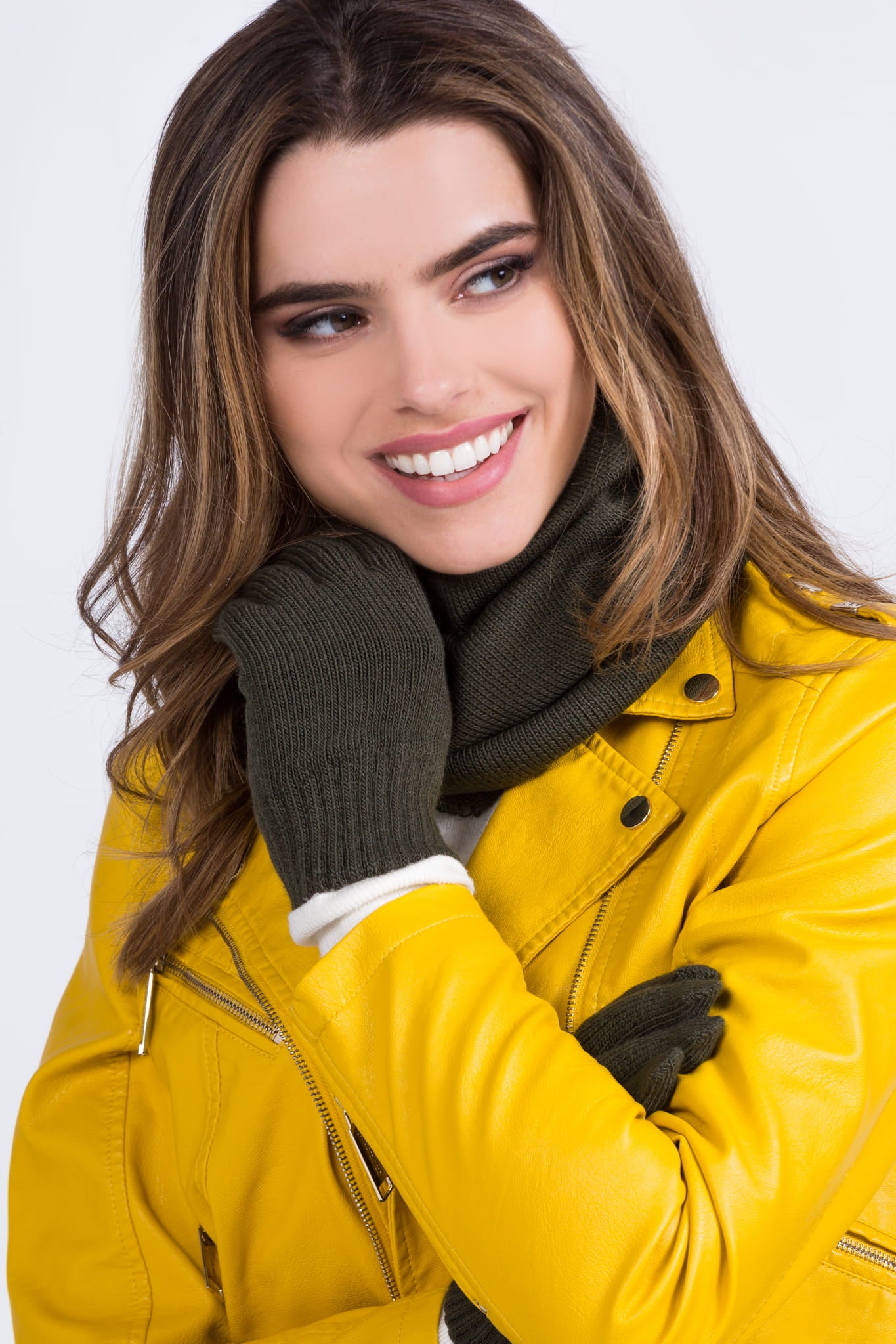 Komin Dámský, Model: Komin*04, Barva: khaki, Složení materiálu: 50% Akryl; 30% Vlna; 20% Polyamid (Komin Dámský, fotografie 2)
