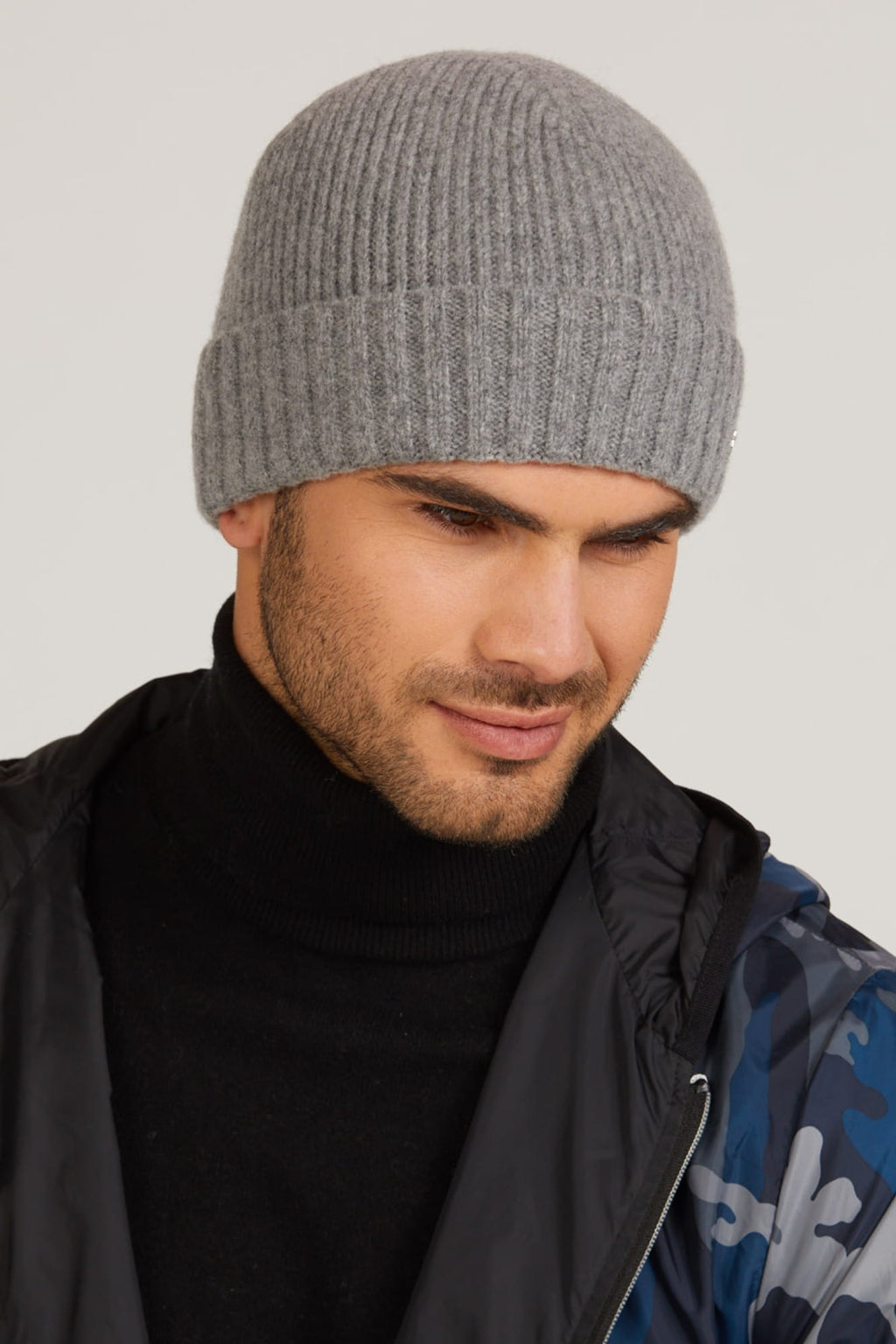 Widok czapki Carlos z przodu, podkreślający jej klasyczny design i grubość materiału | KAMEA | Spironik.pl