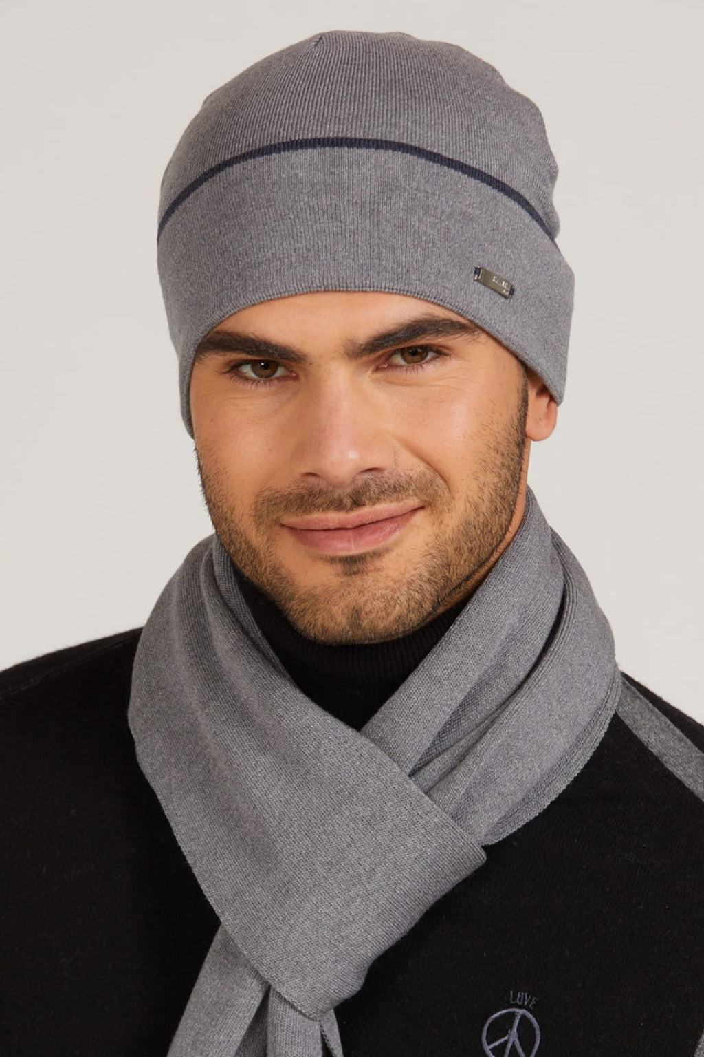 Czapki, Model: Mateo, Kolor: szary, Skład materiału: 68% Wiskoza; 29% Akryl; 3% Elastan, Rozmiar: Uniwersalny (54-62)