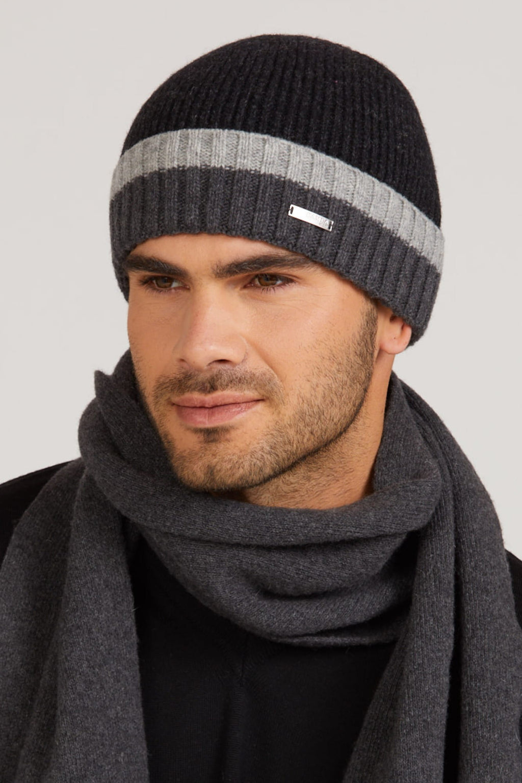 Czapki, Model: Zorro, Kolor: czarny, Skład materiału: 80% Wełna; 20% Poliamid, Rozmiar: Uniwersalny (54-62)