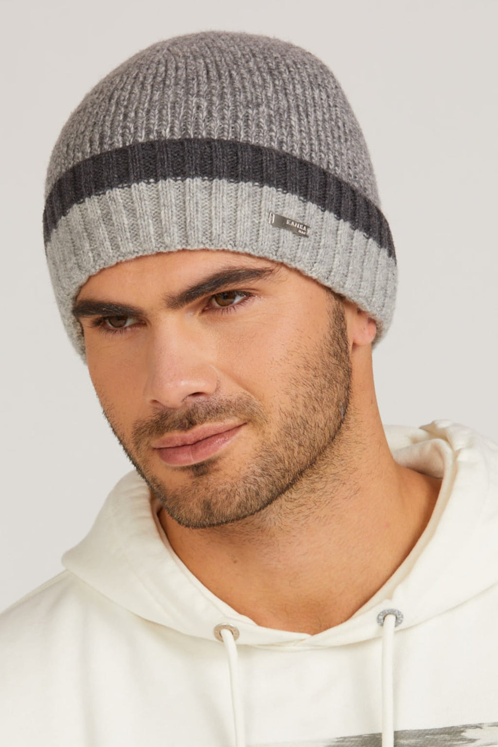 Czapki, Model: Zorro, Kolor: szary, Skład materiału: 80% Wełna; 20% Poliamid, Przeznaczenie: Jesień/Zima, Rozmiar: Uniwersalny (54-62)