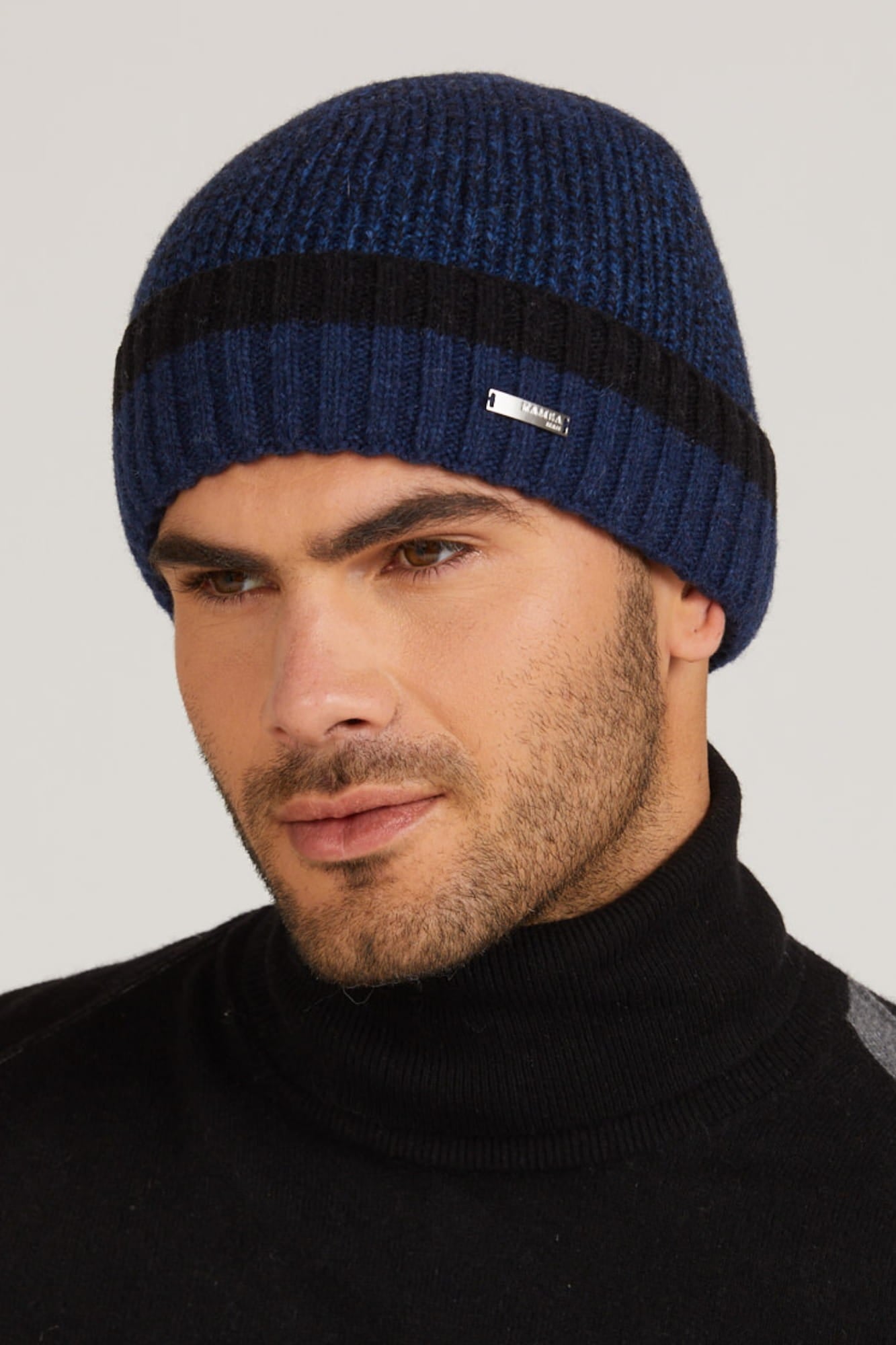 Granatowa czapka Zorro z przodu, prezentująca klasyczny kształt i elegancką kolorystykę | KAMEA | Spironik.pl