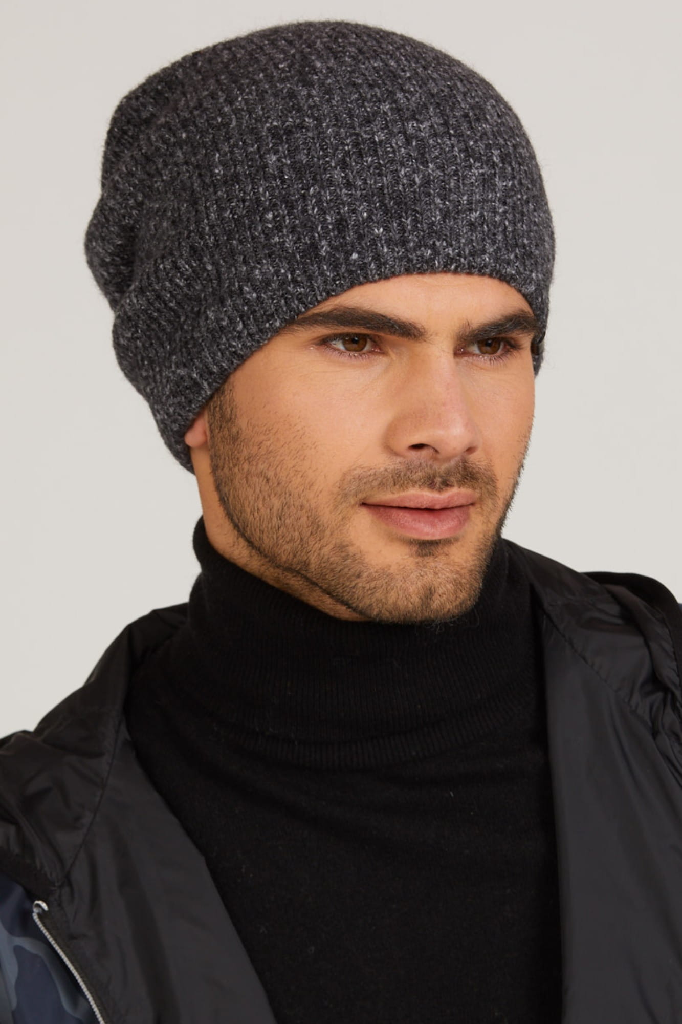 Widok boczny czapki męskiej ORAZIO, z ocieplającą podszewką dla dodatkowego komfortu | KAMEA | Spironik.pl