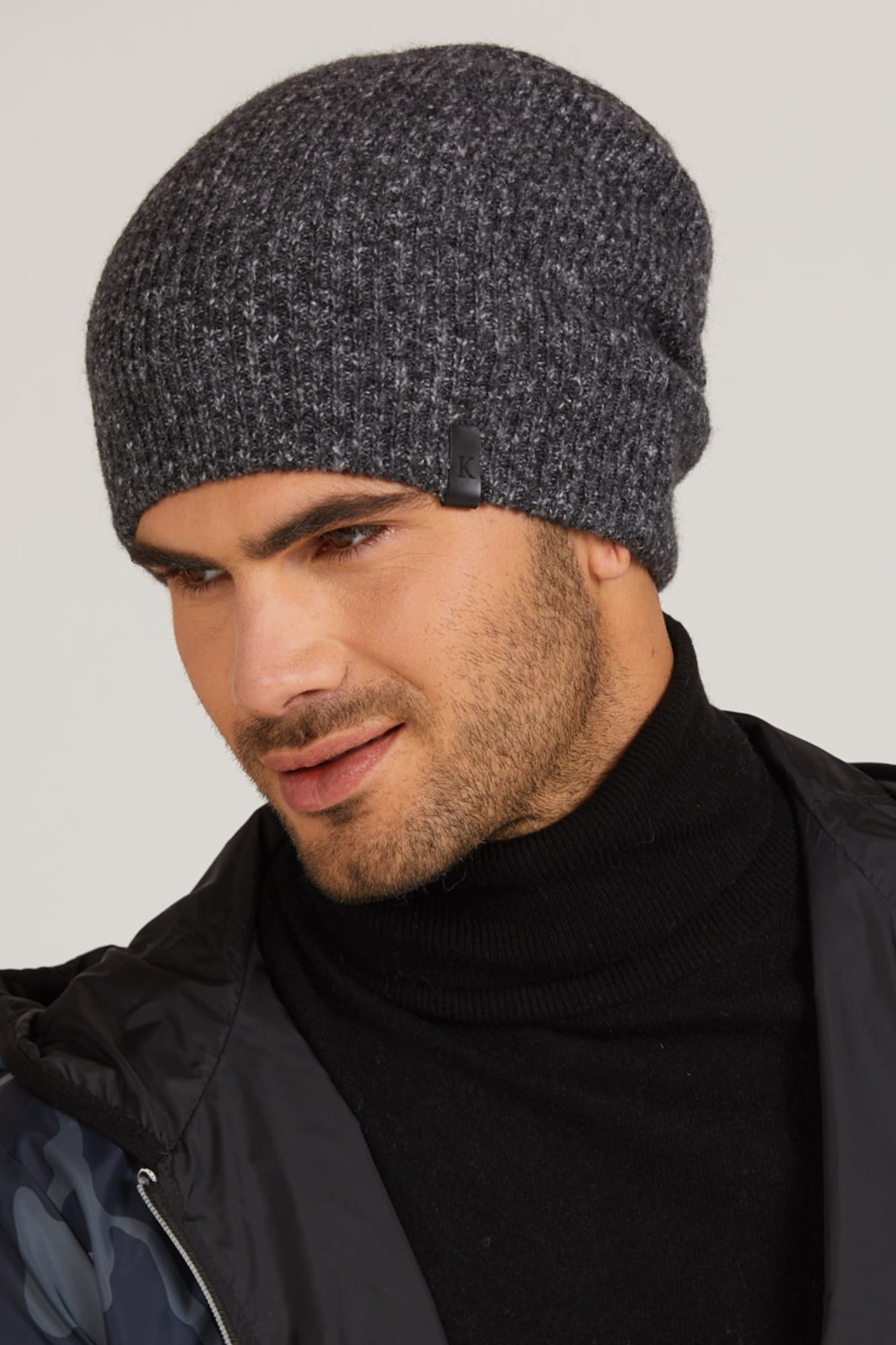 Czapki, Model: Orazio, Kolor: grafitowy, Skład materiału: 32% Poliakryl; 27% Poliamid; 26% Bawełna; 14% Wełna; 1% Elastan, Przeznaczenie: Jesień/Zima, Rozmiar: Uniwersalny (54-62)