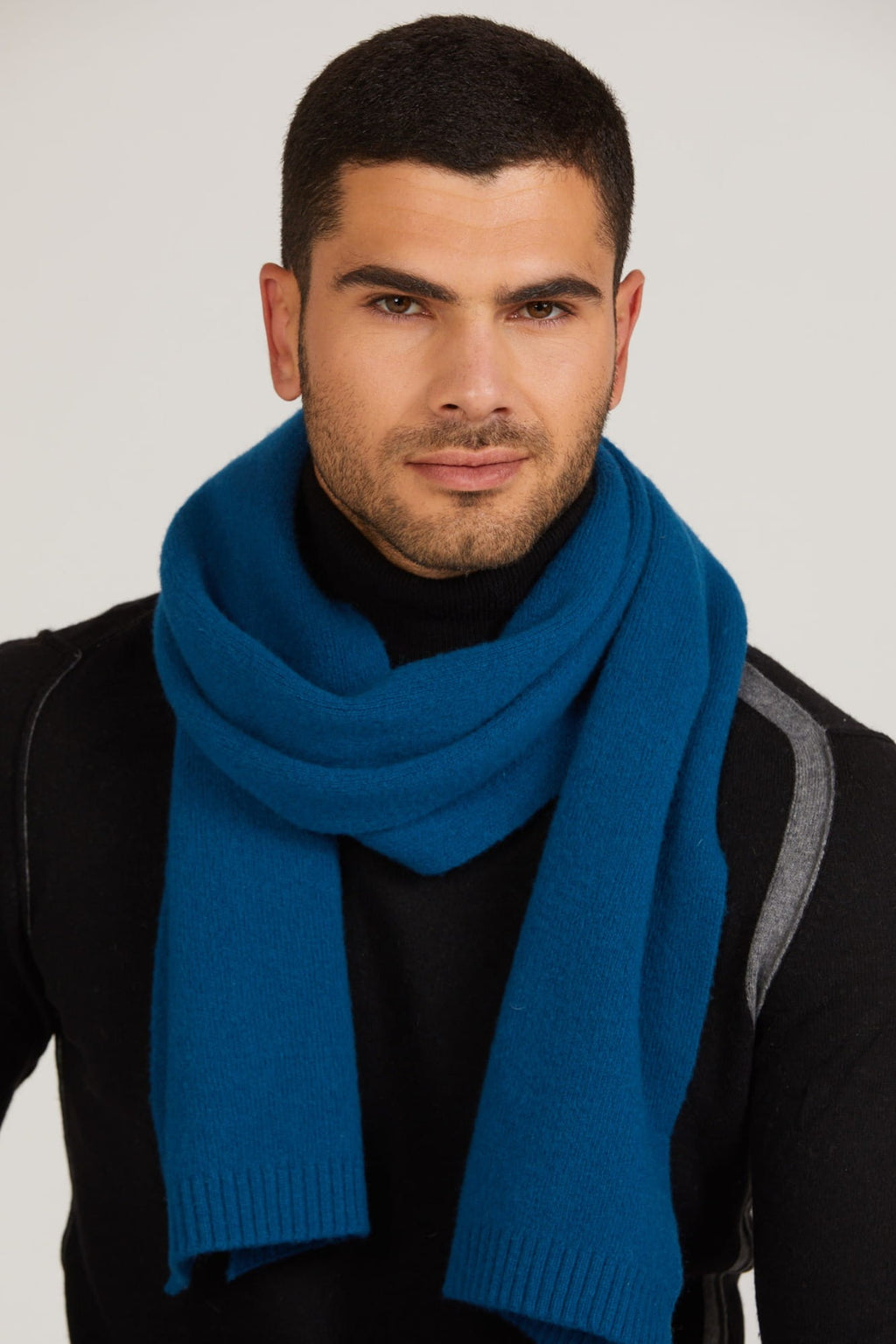 Szaliki, Model: Szalik-02, Kolor: turkusowy, Skład materiału: 80% Wełna; 20% Poliamid, Przeznaczenie: Jesień/Zima, Wymiary(długość/szerokość): 160cm/25cm