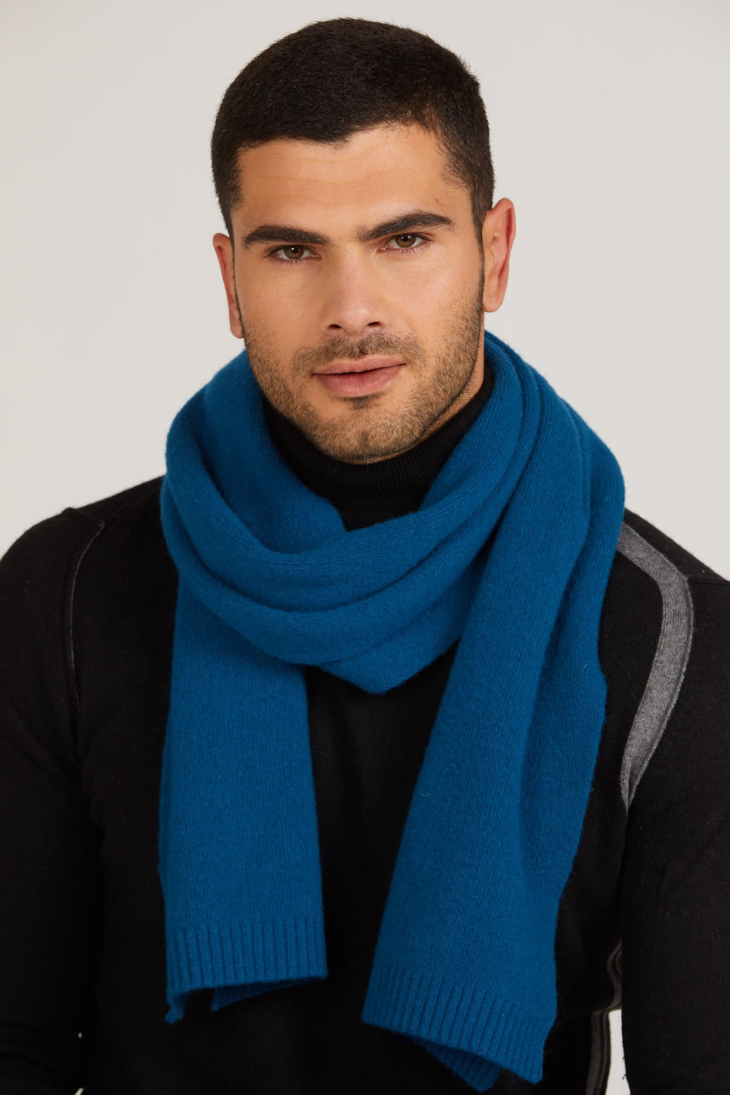 Szaliki, Model: Szalik-02, Kolor: turkusowy, Skład materiału: 80% Wełna; 20% Poliamid, Przeznaczenie: Jesień/Zima, Wymiary(długość/szerokość): 160cm/25cm (Szaliki, zdjęcie 2)