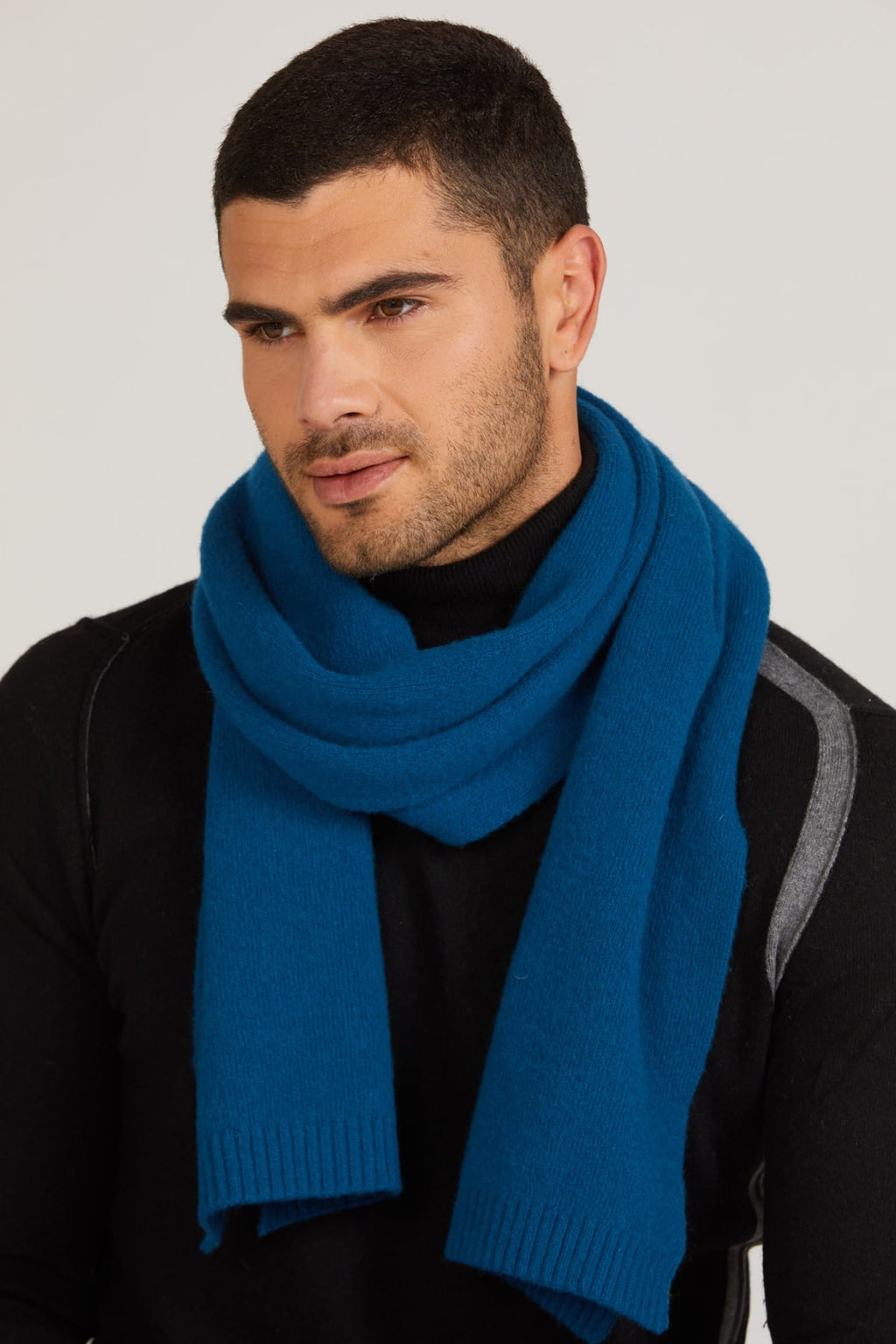 Szaliki, Model: Szalik-02, Kolor: turkusowy, Skład materiału: 80% Wełna; 20% Poliamid, Przeznaczenie: Jesień/Zima, Wymiary(długość/szerokość): 160cm/25cm (Szaliki, zdjęcie 3)