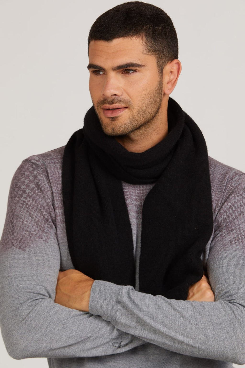 Szaliki, Model: Szalik-02, Kolor: czarny, Skład materiału: 80% Wełna; 20% Poliamid, Przeznaczenie: Jesień/Zima, Wymiary(długość/szerokość): 160cm/25cm (Szaliki, zdjęcie 3)