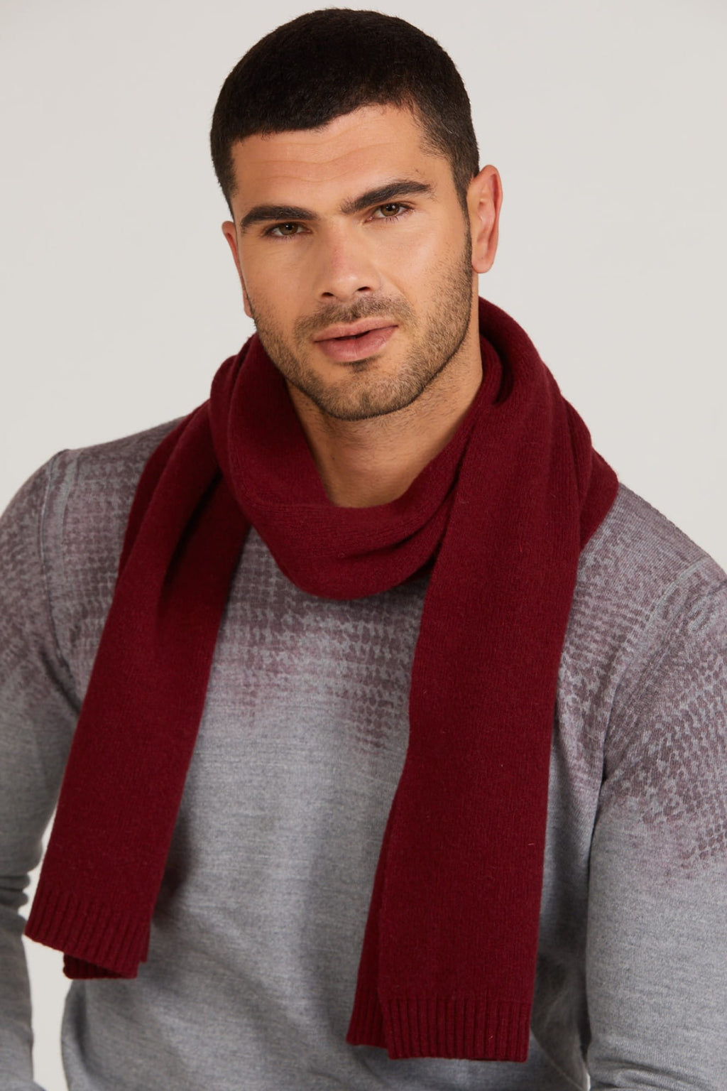 Szaliki, Model: Szalik-02, Kolor: bordowy, Skład materiału: 80% Wełna; 20% Poliamid, Przeznaczenie: Jesień/Zima, Wymiary(długość/szerokość): 160cm/25cm