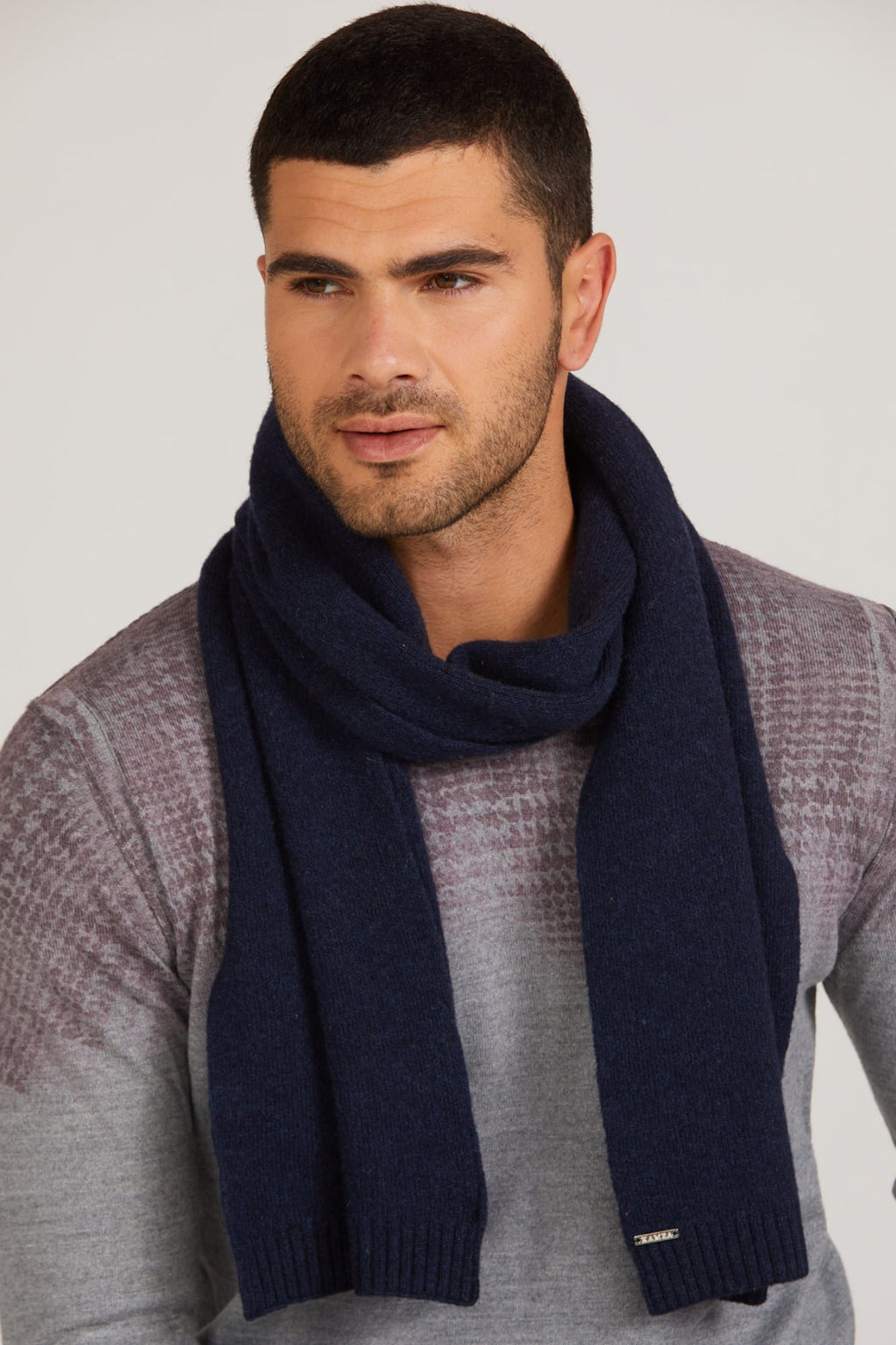 Szaliki, Model: Szalik-02, Kolor: granatowy, Skład materiału: 80% Wełna; 20% Poliamid, Przeznaczenie: Jesień/Zima, Wymiary(długość/szerokość): 160cm/25cm